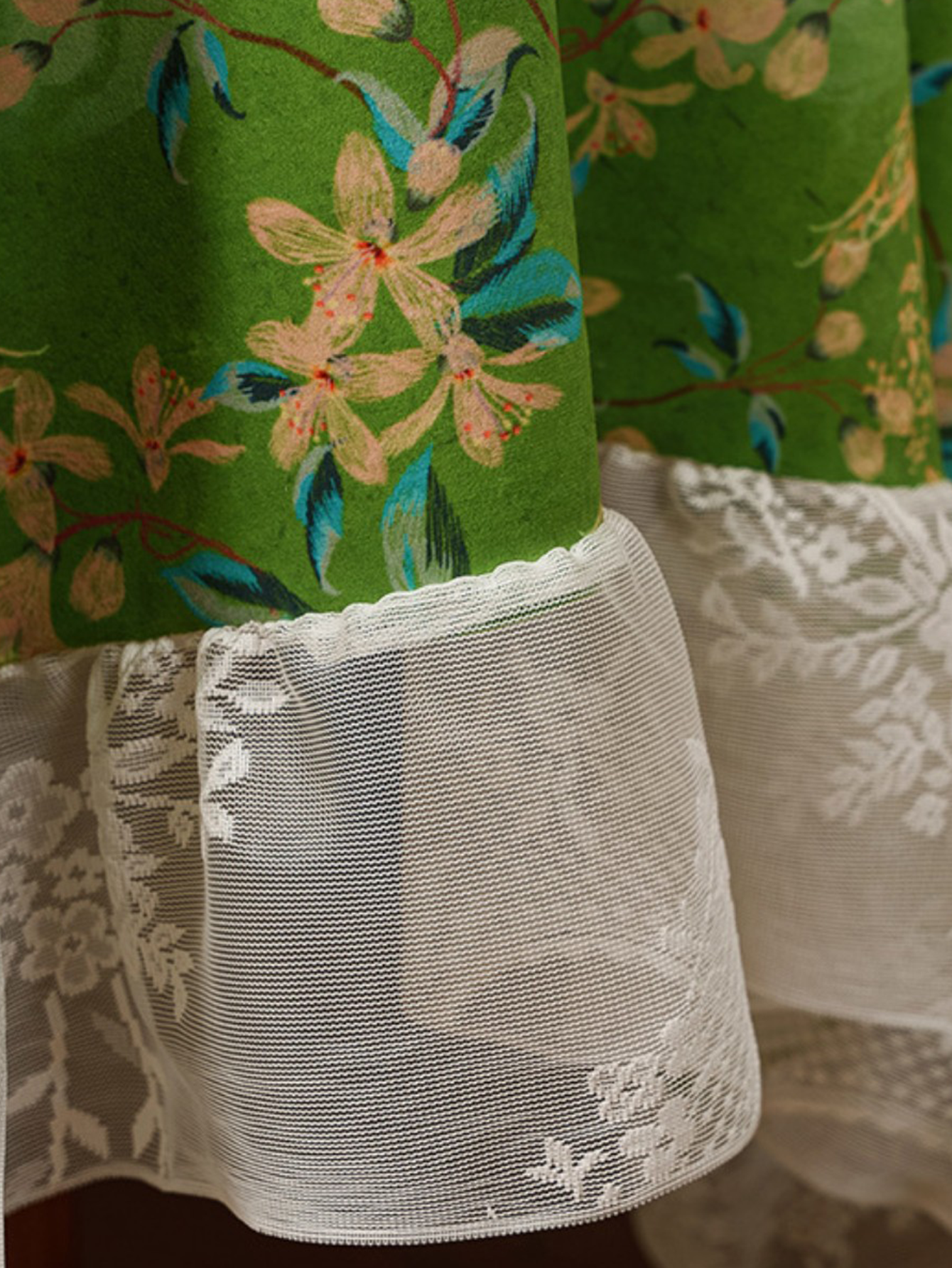Chinoiserie Verdant Floral Tablecloth with Lace Ruffled Trim
