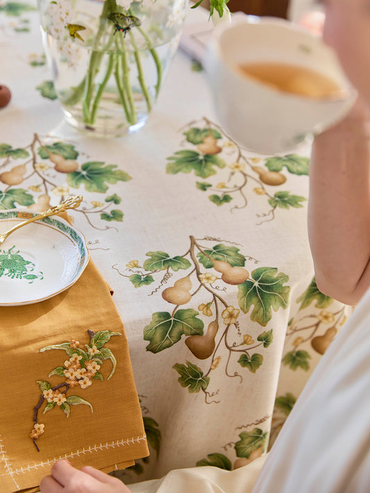 Chinoiserie Auspicious Gourd Vines Pattern Round Ruffle Tablecloth