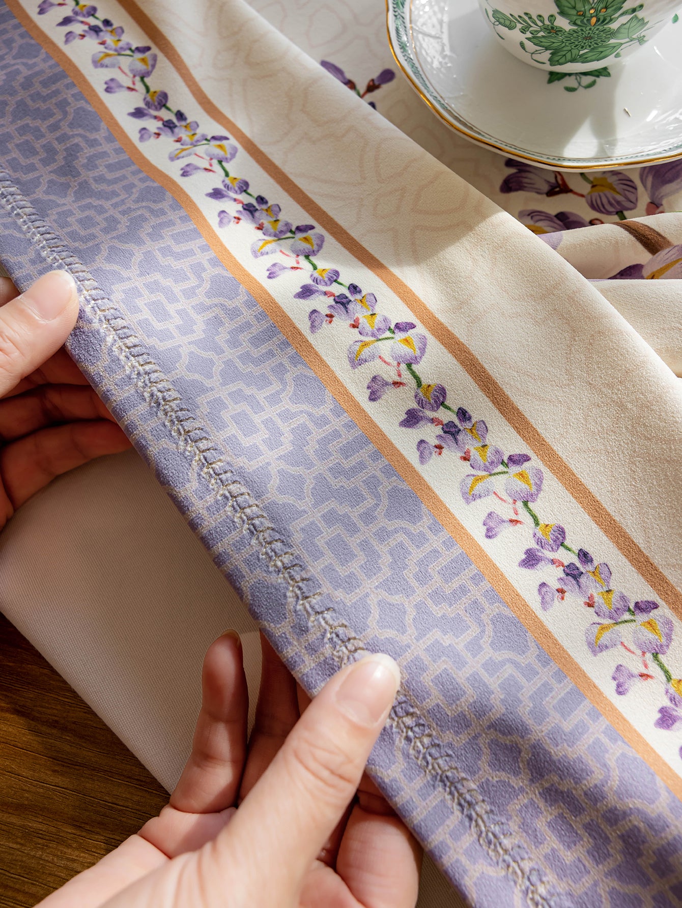 Chinoiserie Purple Wisteria Floral Pattern Tablecloth