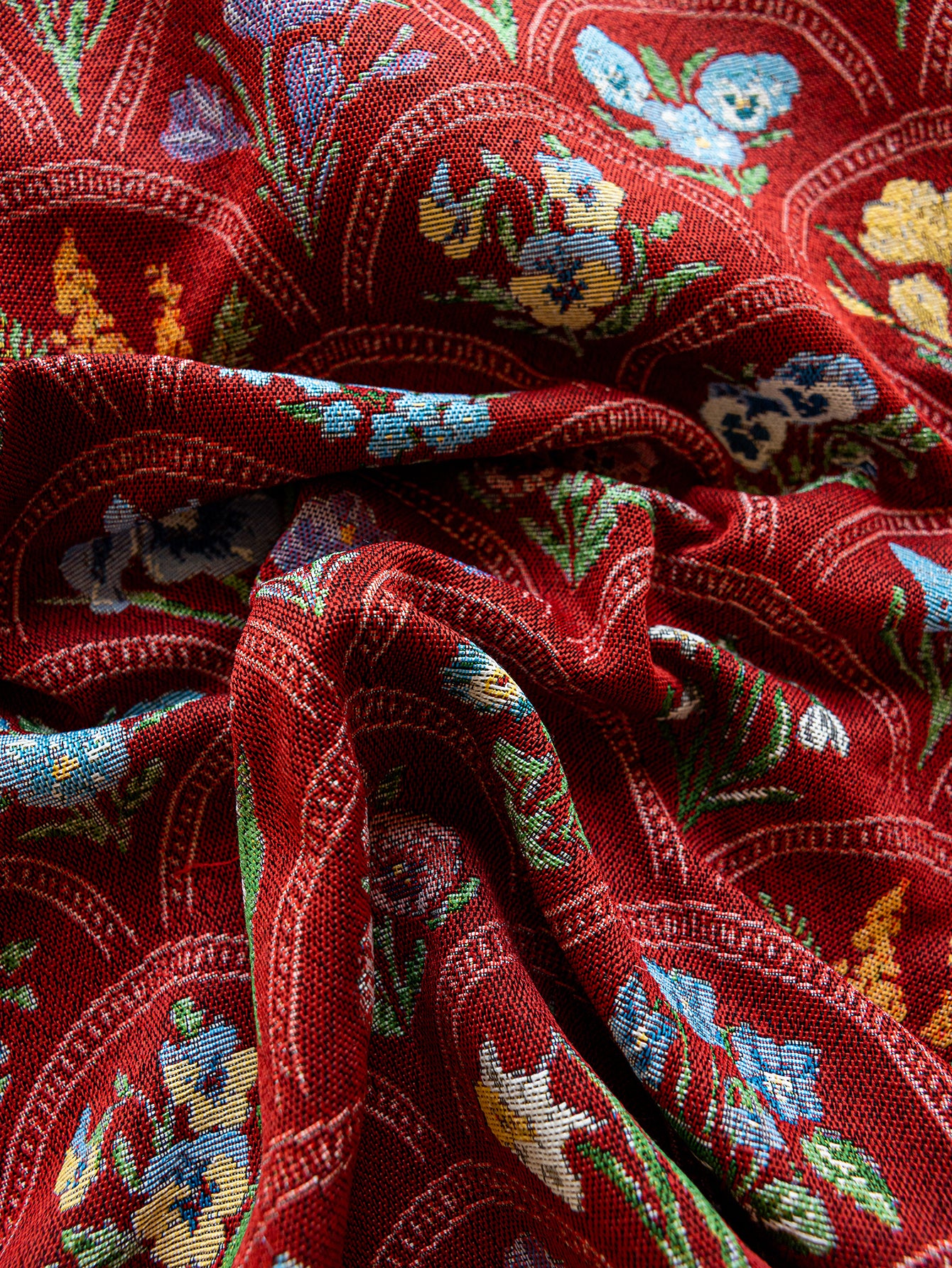 LaLuna Home Thousand Blooms Jacquard Tablecloth with Tassels - Red