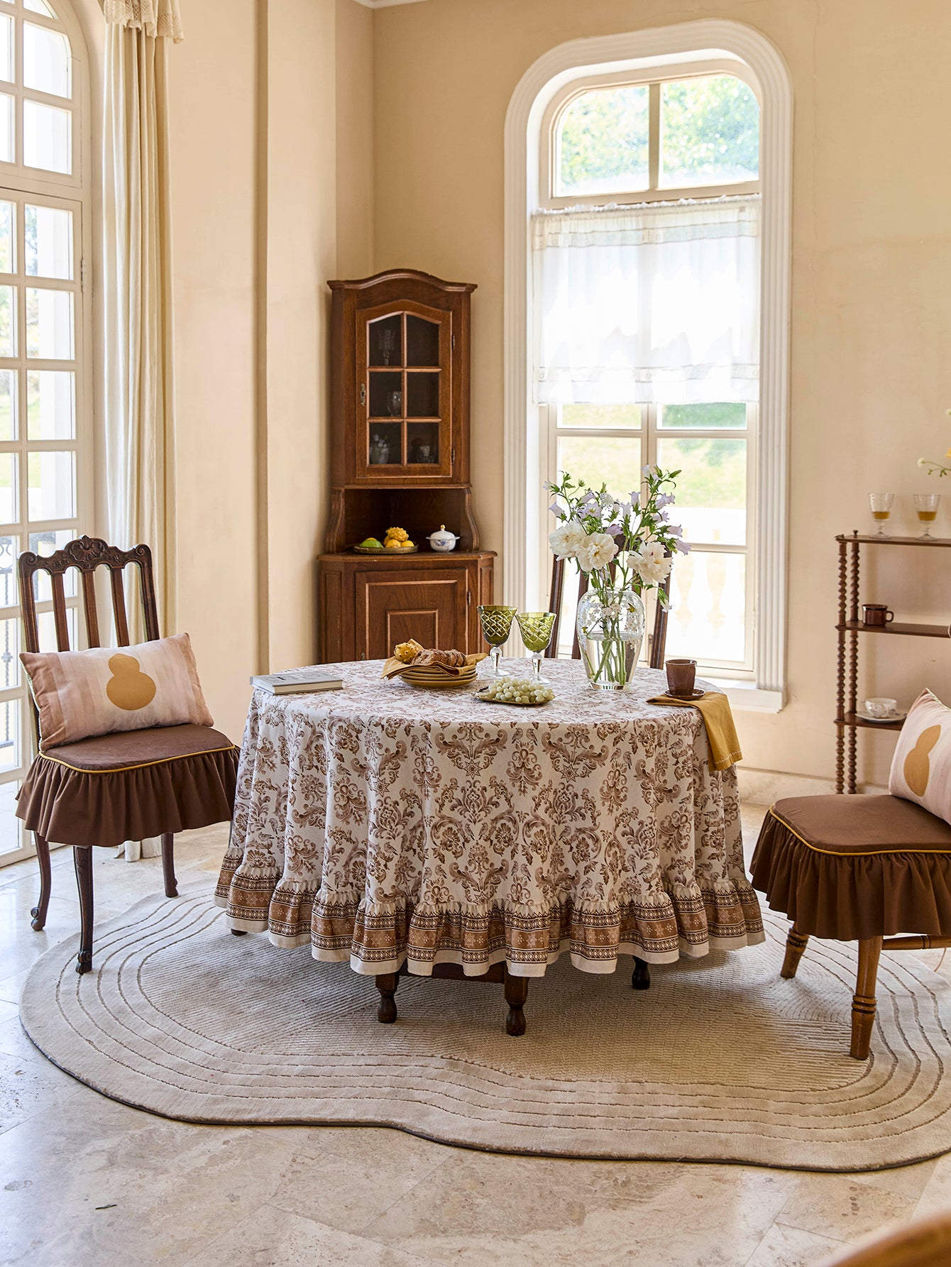 Chinoiserie Vintage Floral Pattern Round Ruffle Tablecloth
