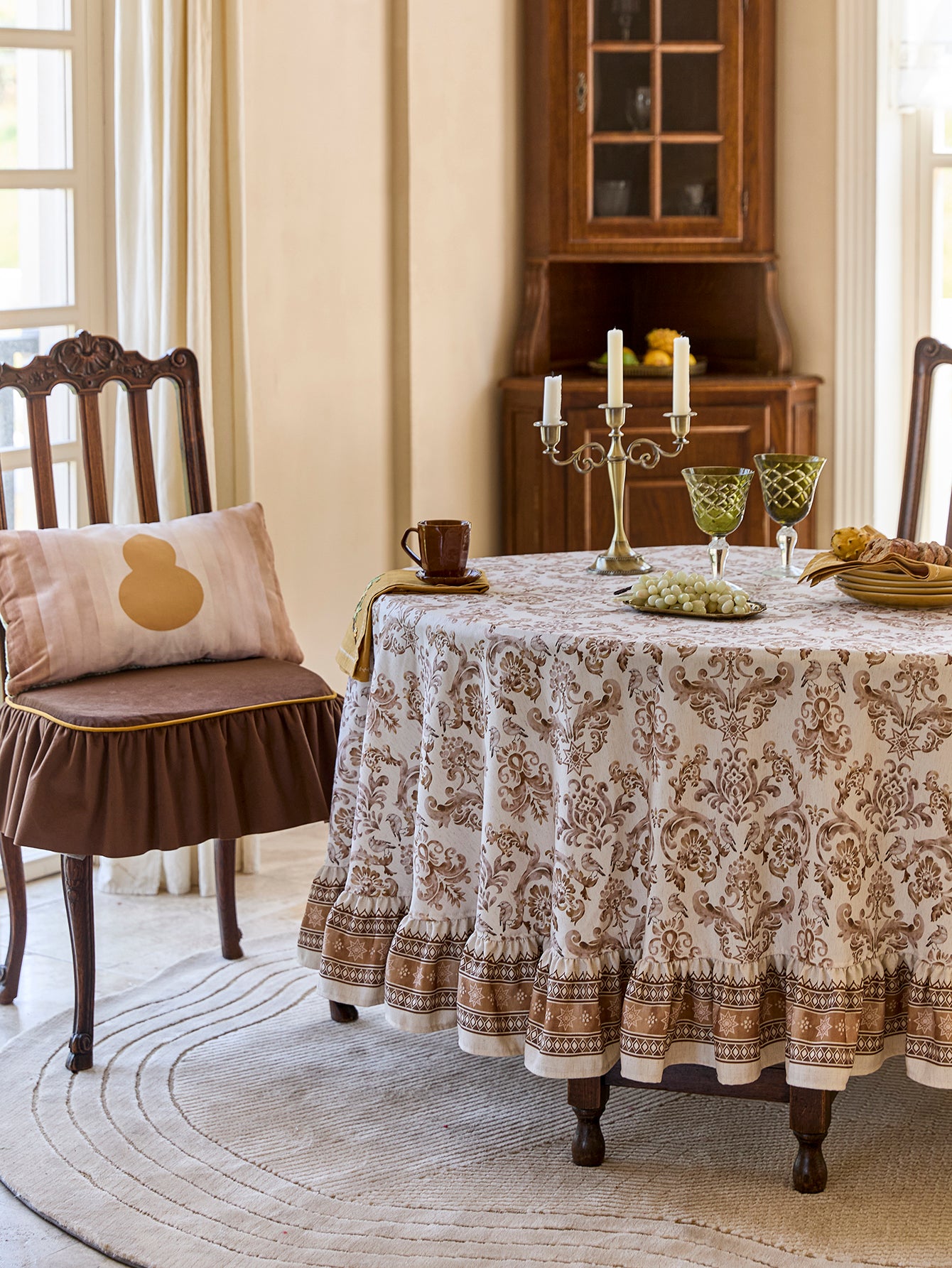 Chinoiserie Vintage Floral Pattern Round Ruffle Tablecloth
