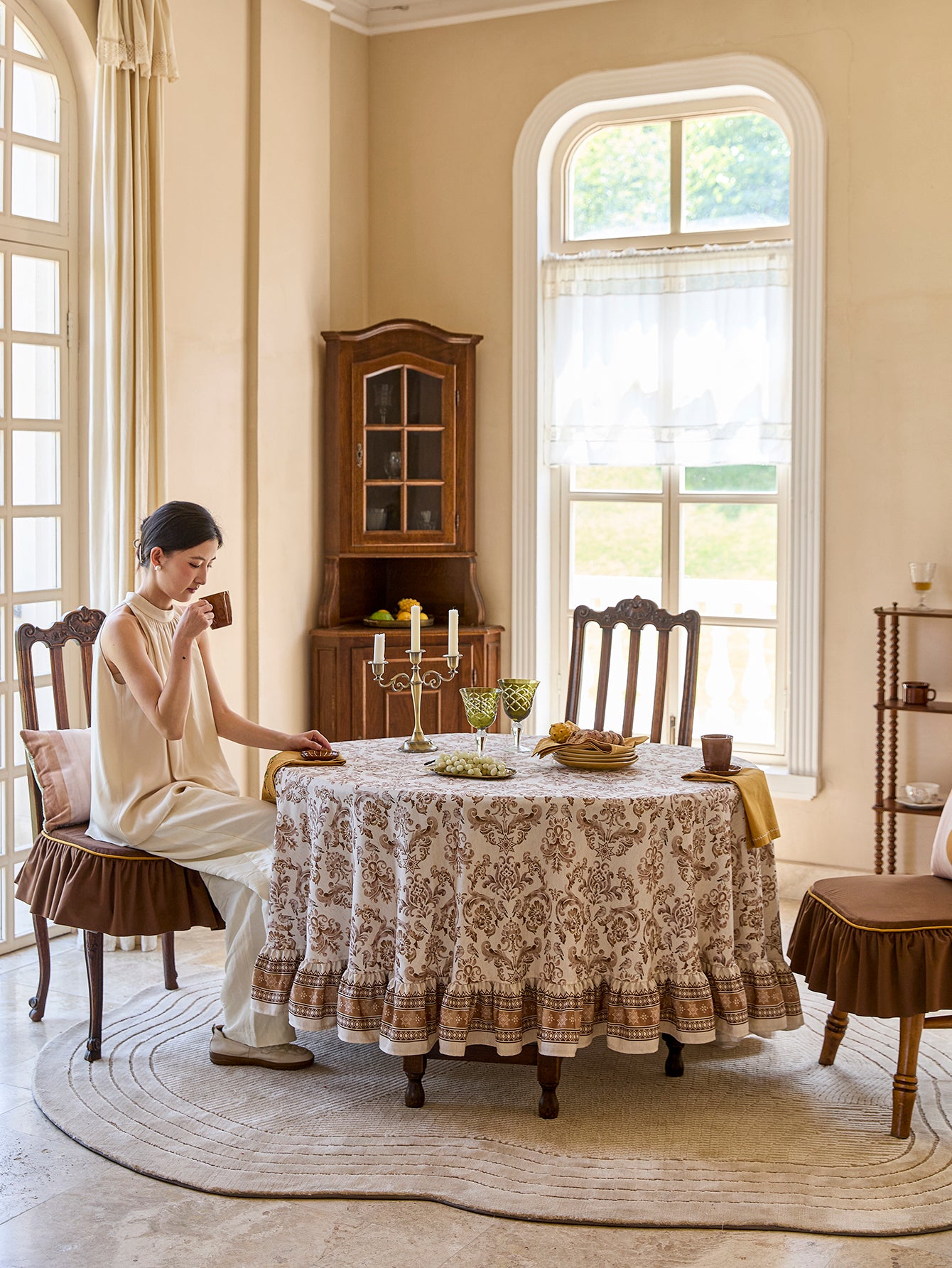 Chinoiserie Vintage Floral Pattern Round Ruffle Tablecloth