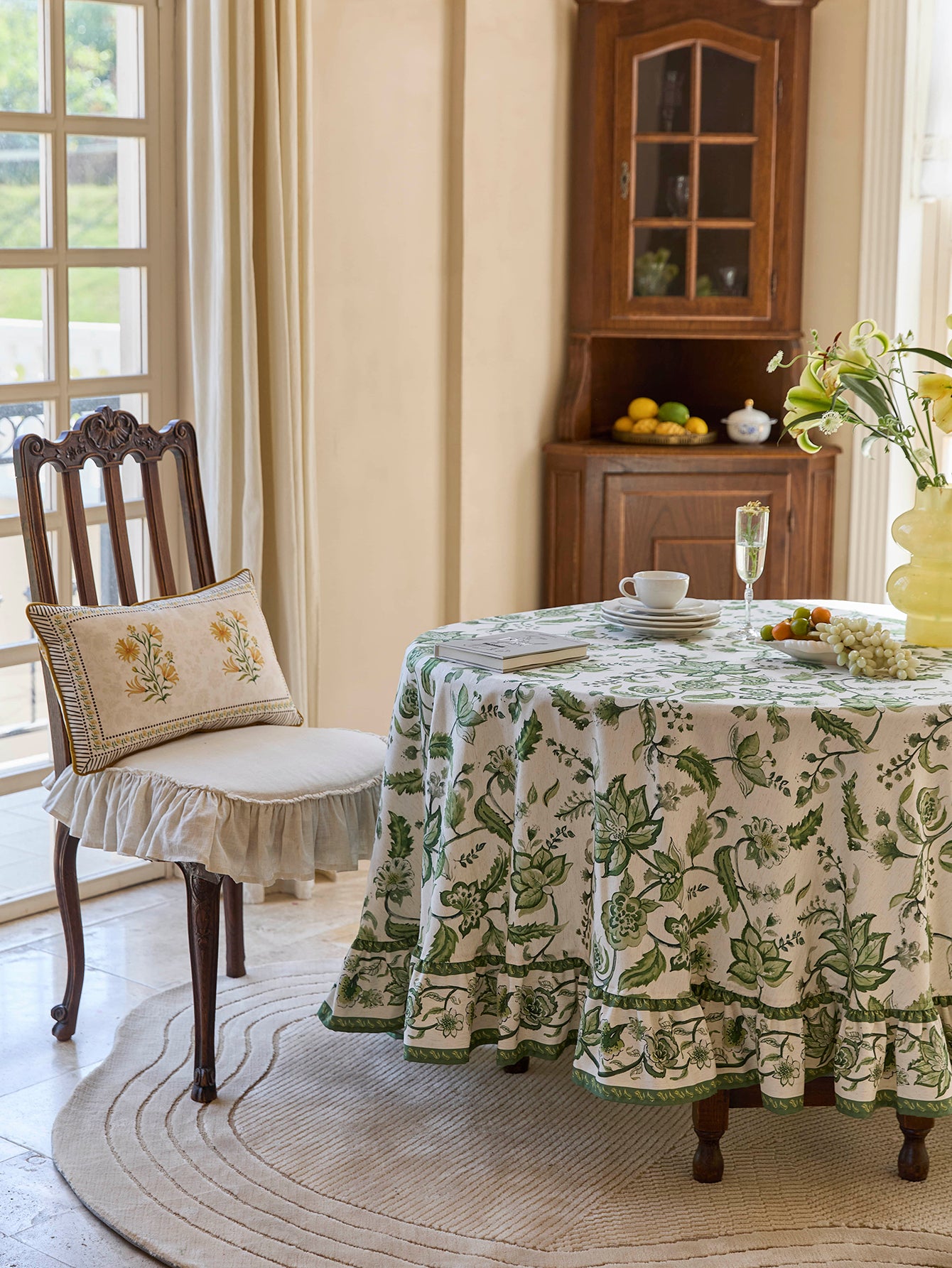 Chinoiserie Green Ruffle Spring Vines Pattern Round Tablecloth