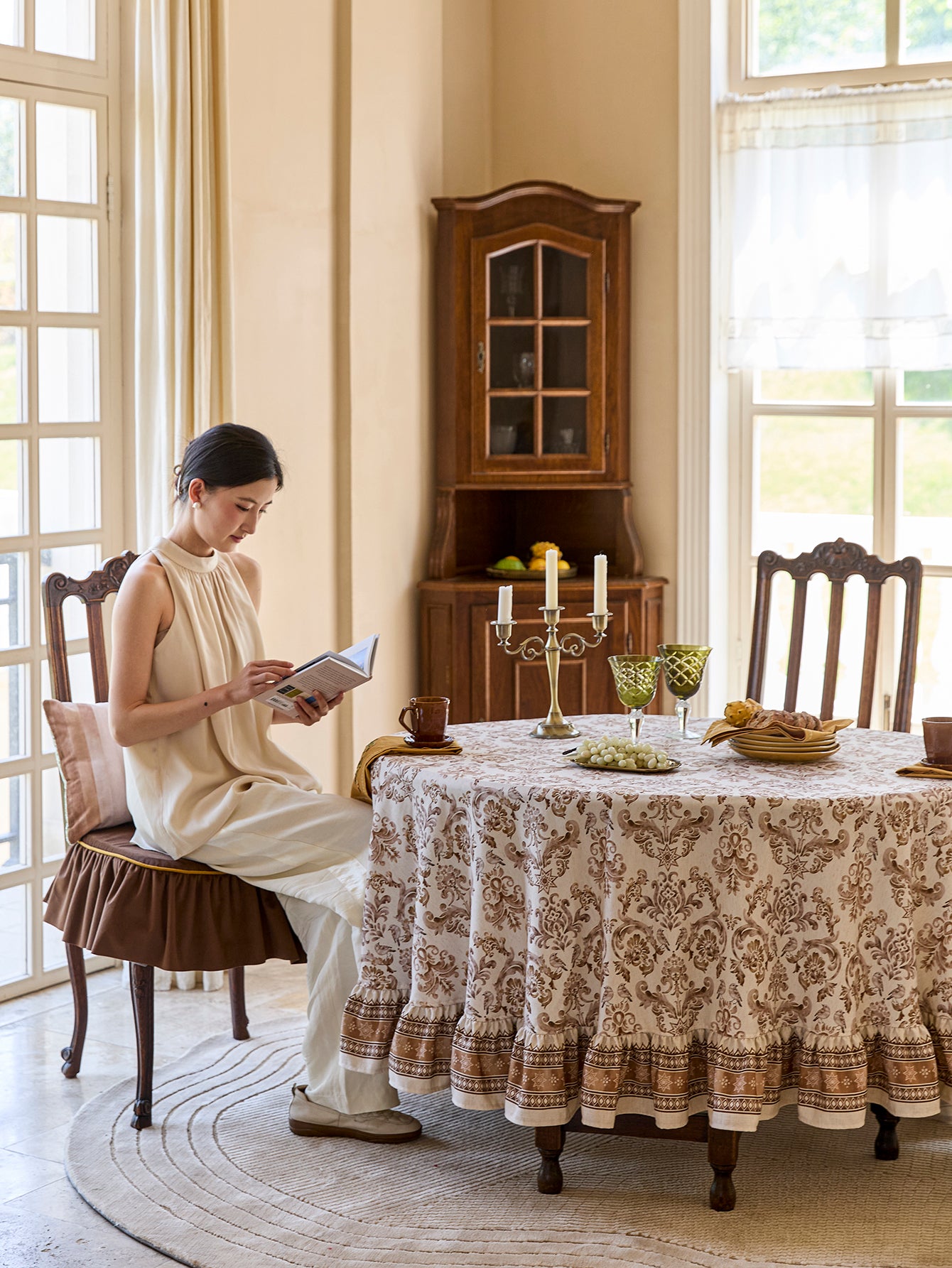 Chinoiserie Vintage Floral Pattern Round Ruffle Tablecloth