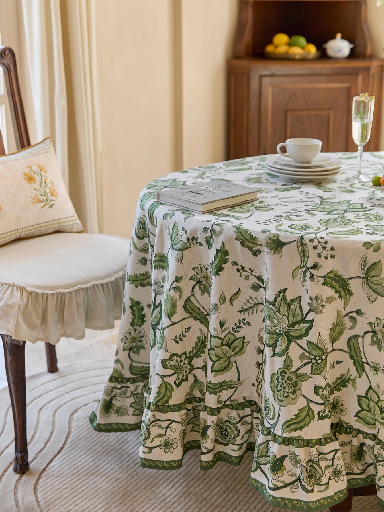 Chinoiserie Green Ruffle Spring Vines Pattern Round Tablecloth