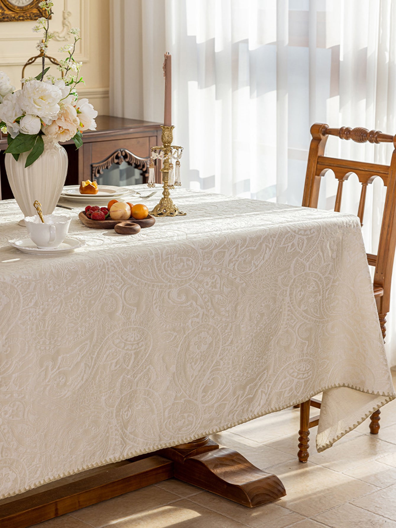 LaLuna Home Paisley Jacquard Tablecloth
