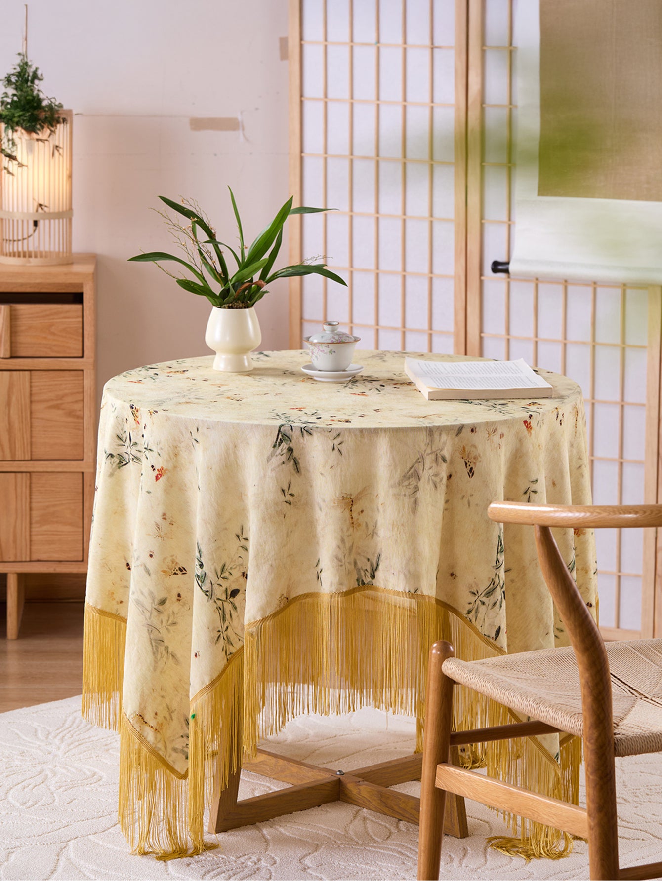 Chinoiserie Summer Courtyard Tablecloth with Tassel Trim
