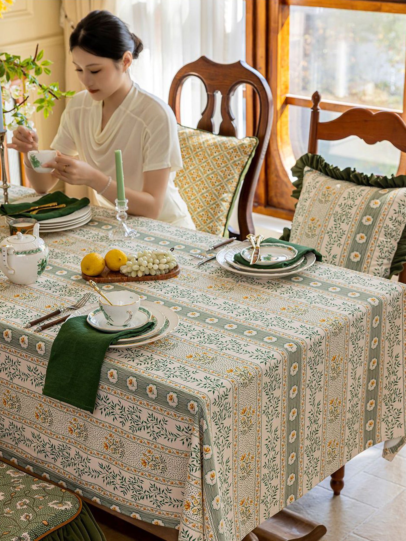 Chinoiserie Green Meadow Song Floral Pattern Tablecloth