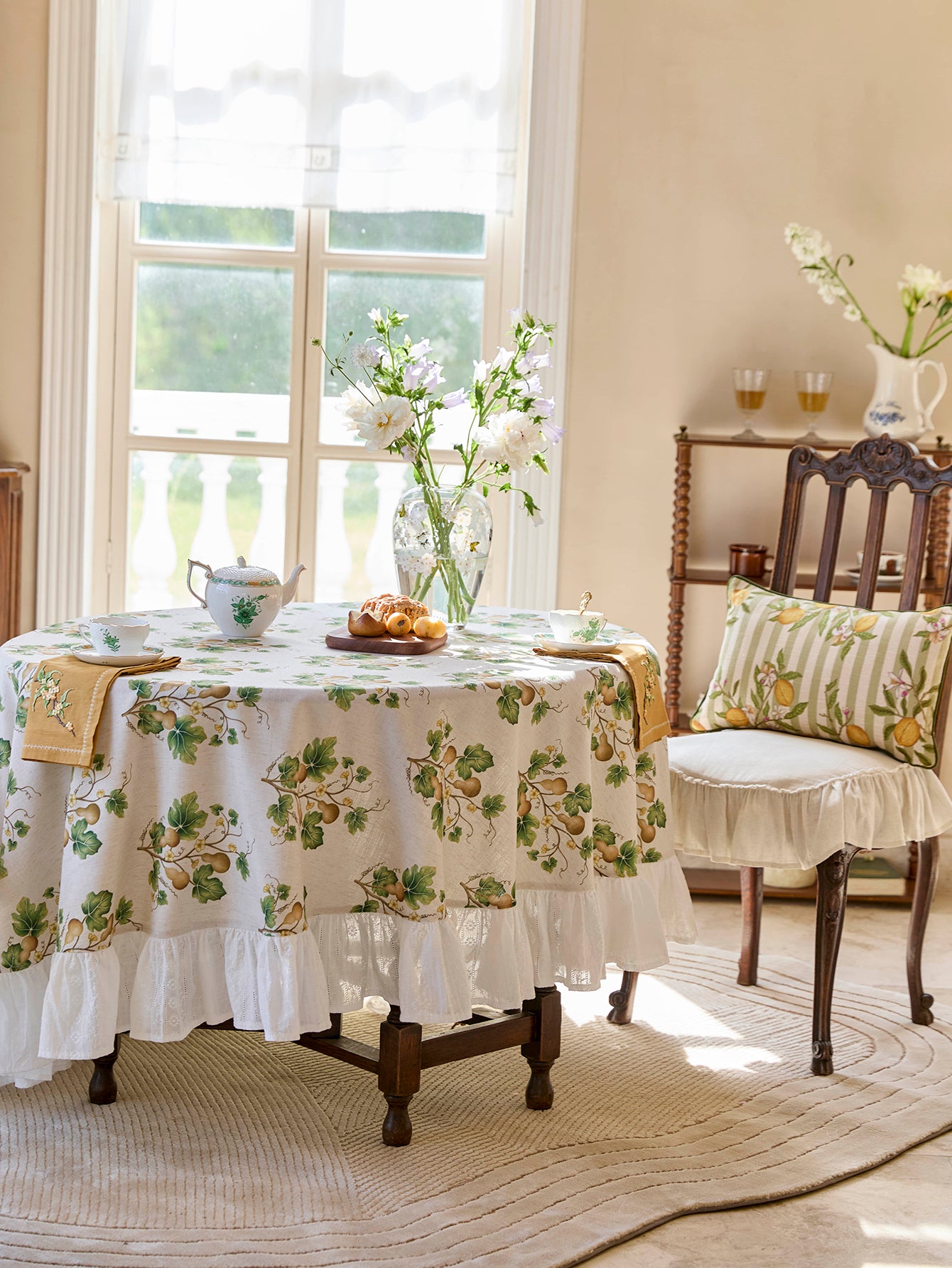 Chinoiserie Auspicious Gourd Vines Pattern Round Ruffle Tablecloth