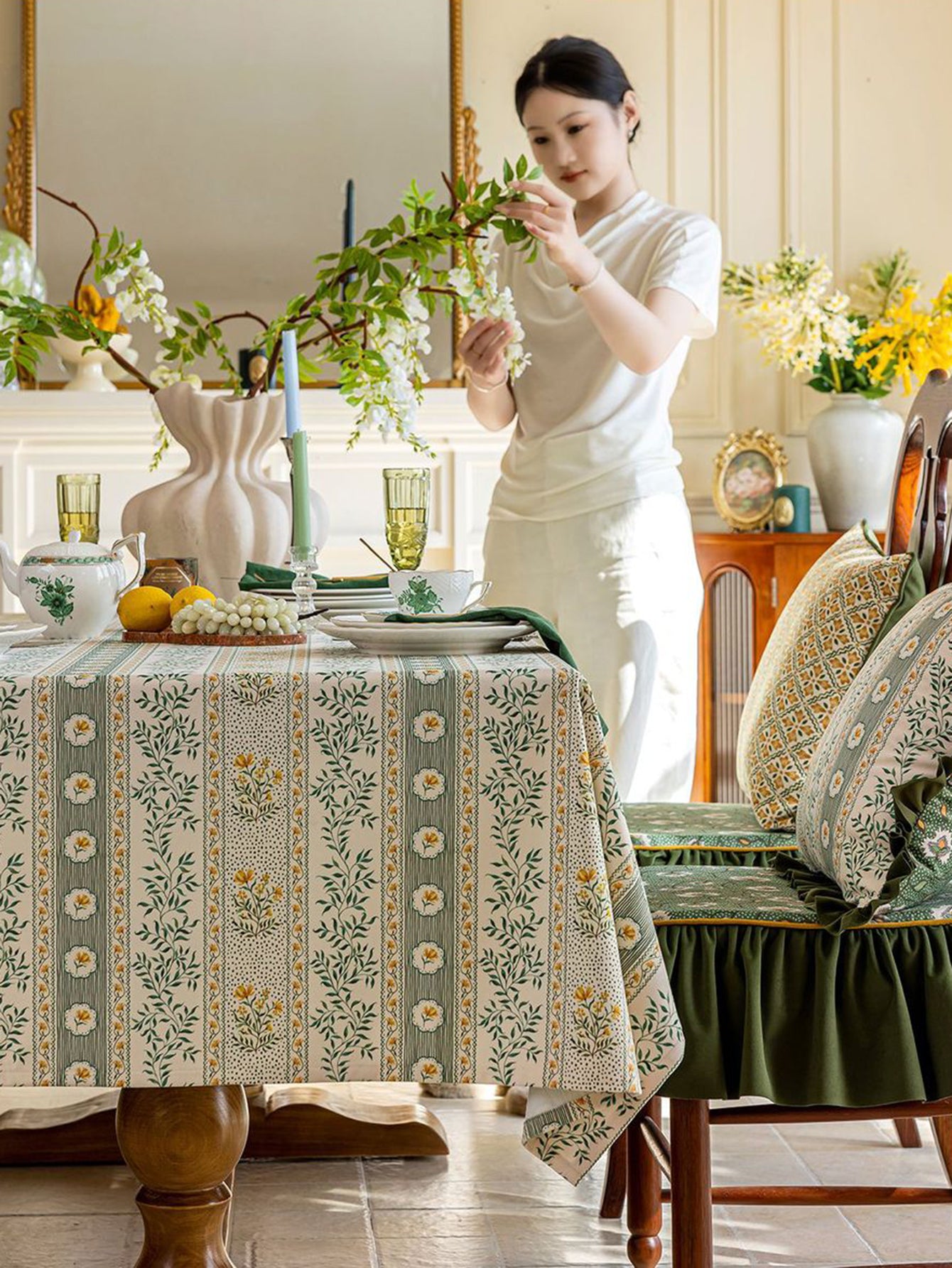 Chinoiserie Green Meadow Song Floral Pattern Tablecloth
