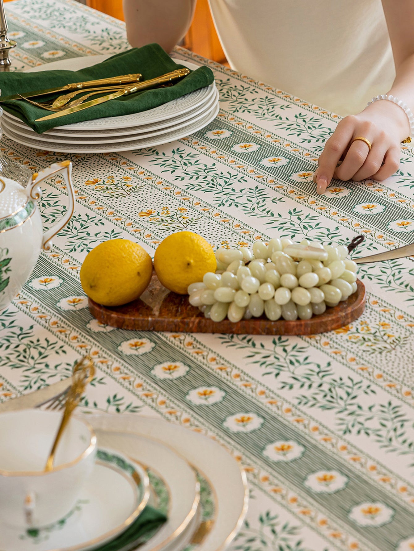 Chinoiserie Green Meadow Song Floral Pattern Tablecloth