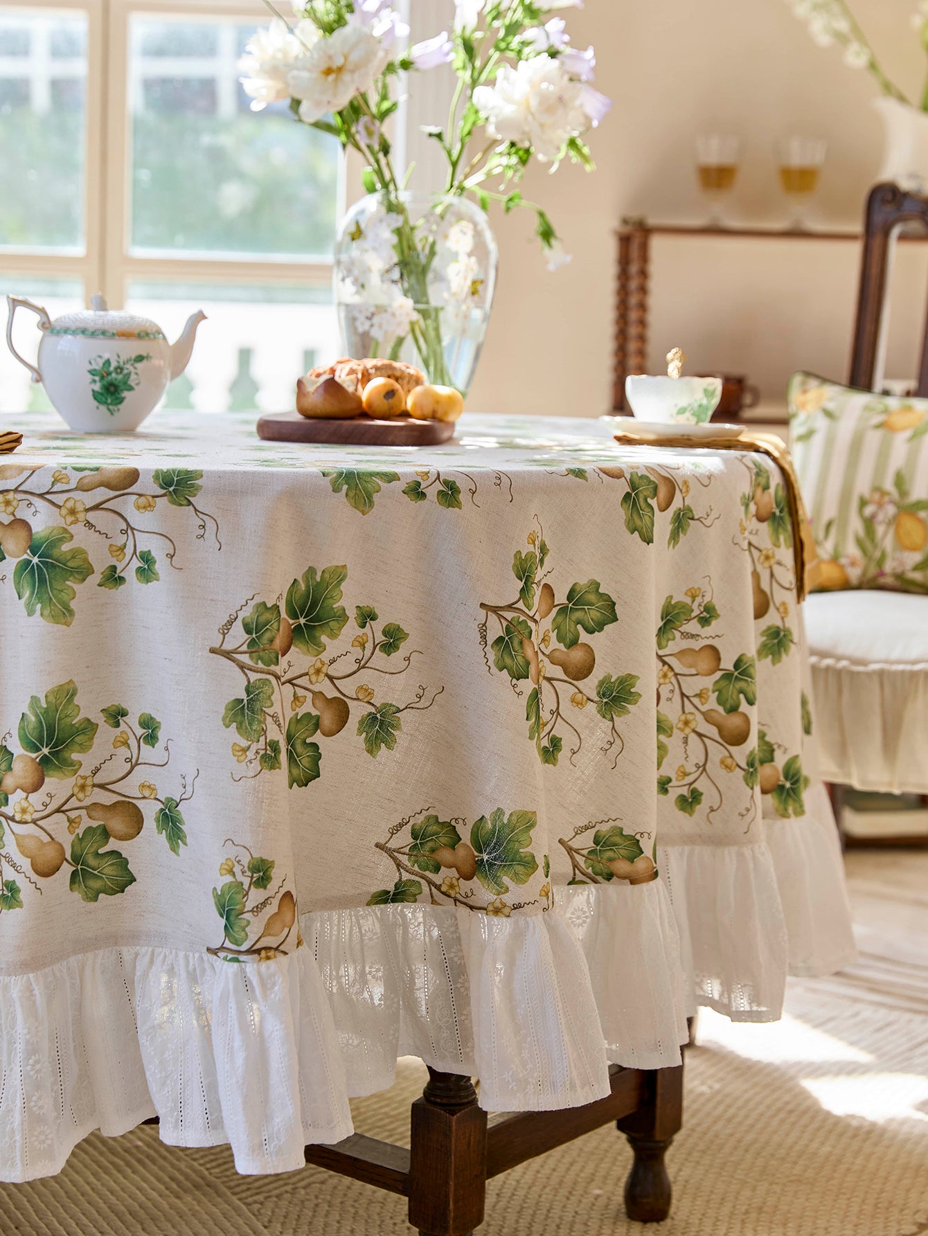 Chinoiserie Auspicious Gourd Vines Pattern Round Ruffle Tablecloth