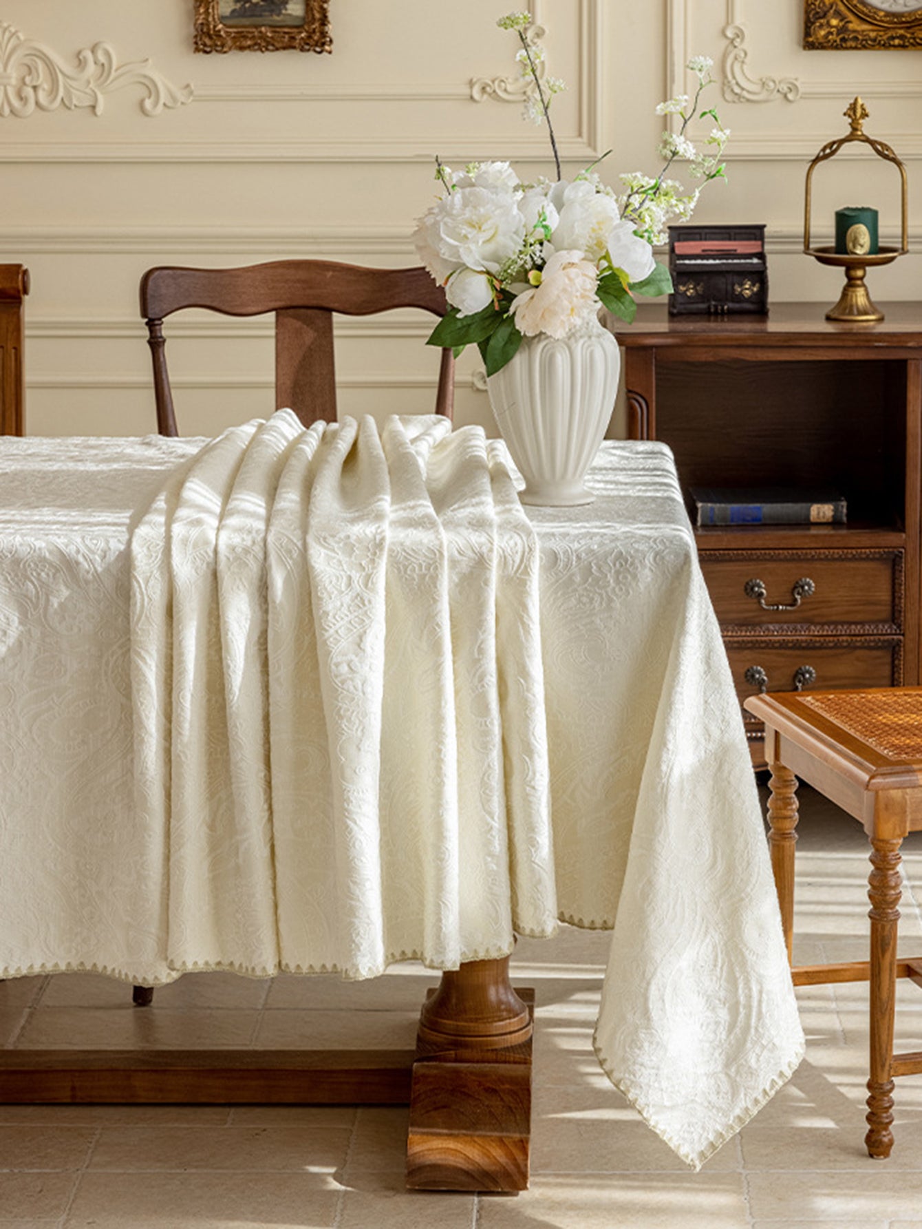 LaLuna Home Paisley Jacquard Tablecloth