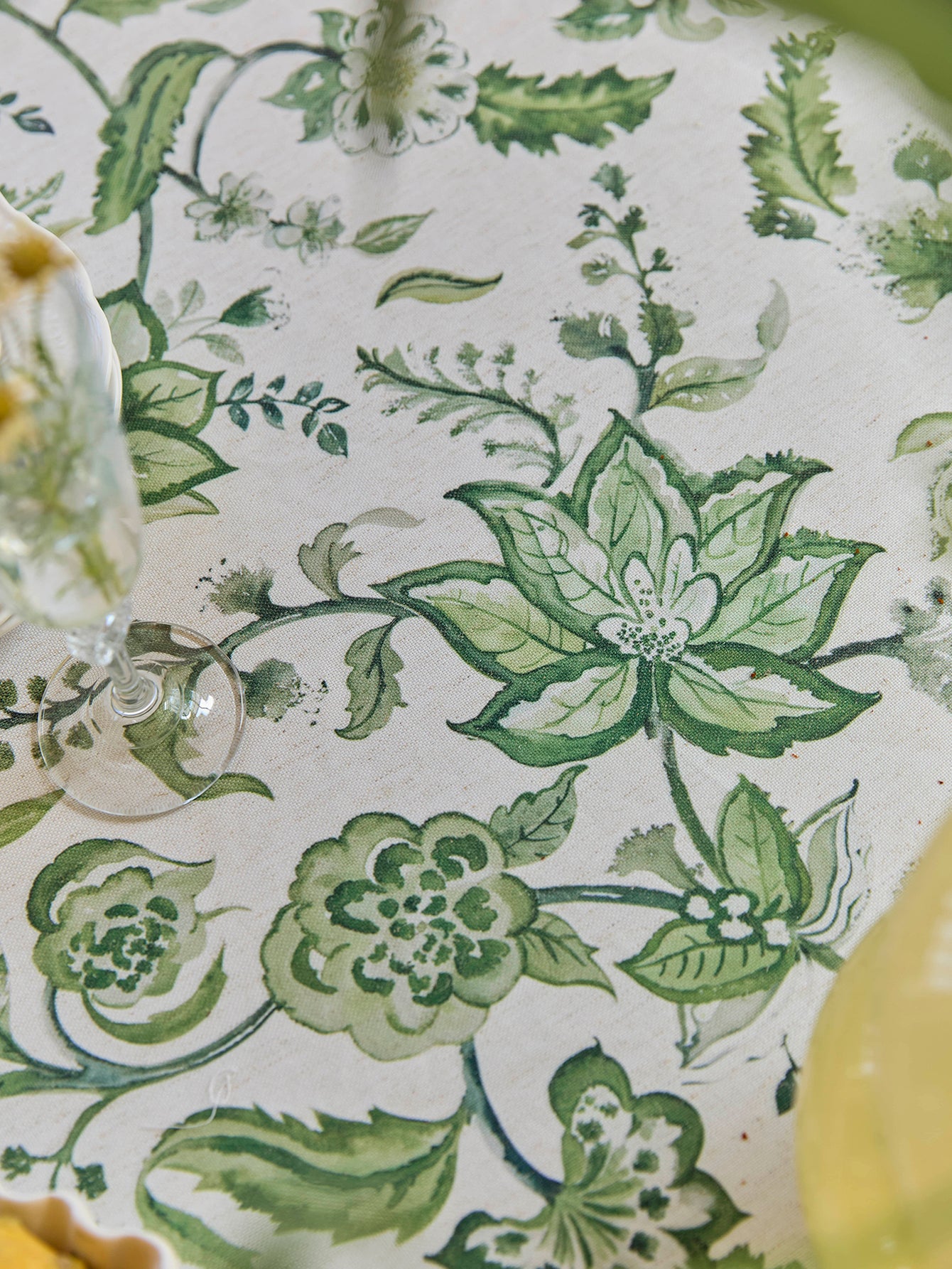 Chinoiserie Green Ruffle Spring Vines Pattern Round Tablecloth