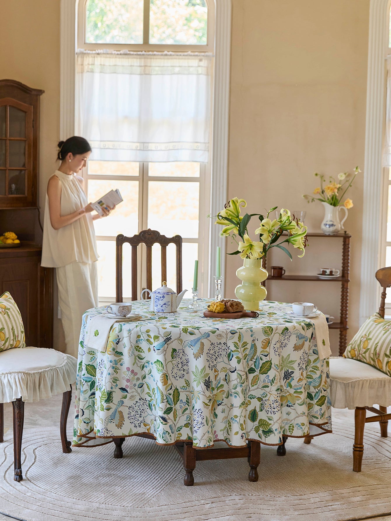 Chinoiserie Town Spring Floral Pattern Round Tablecloth