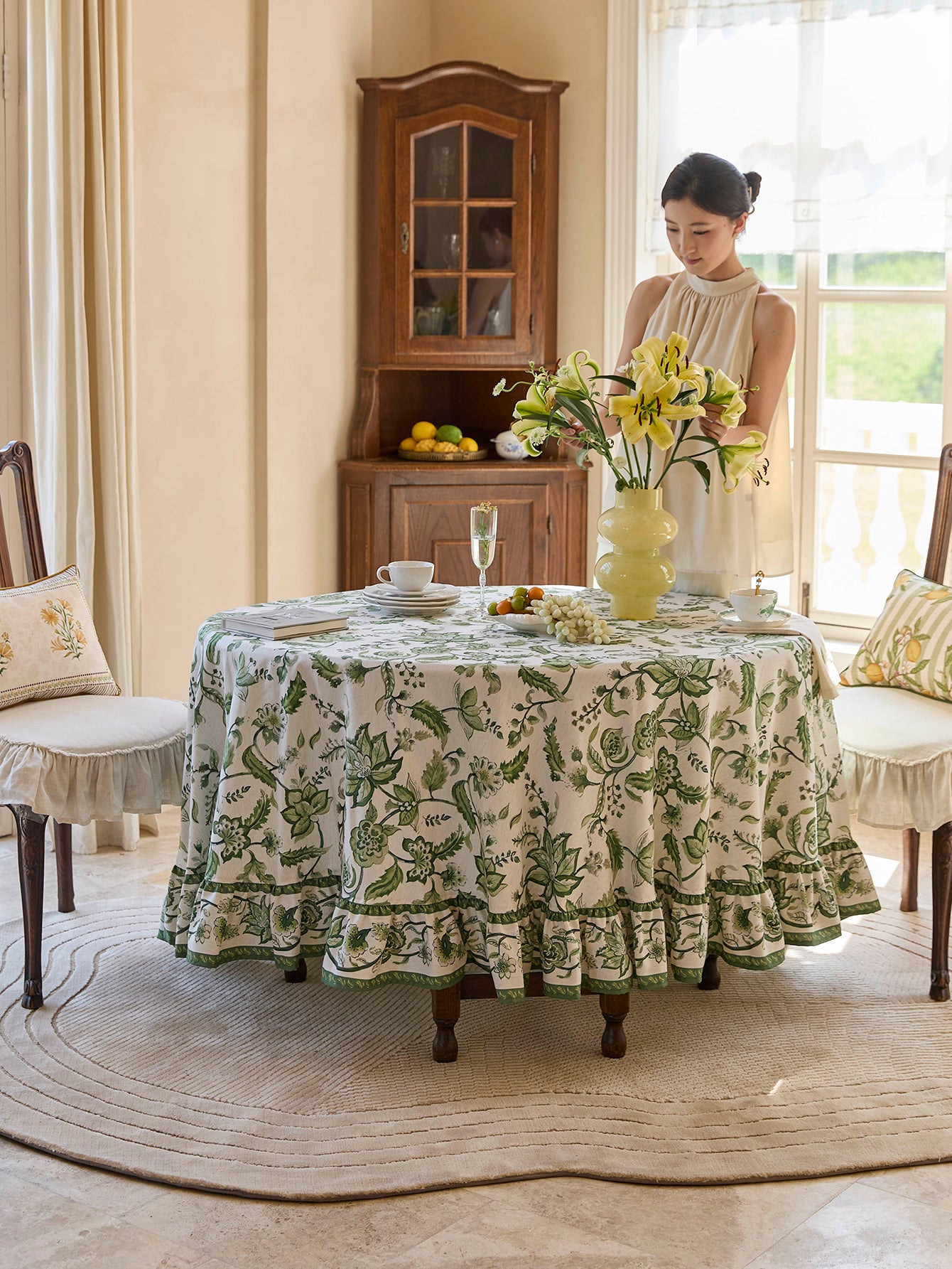 Chinoiserie Green Ruffle Spring Vines Pattern Round Tablecloth