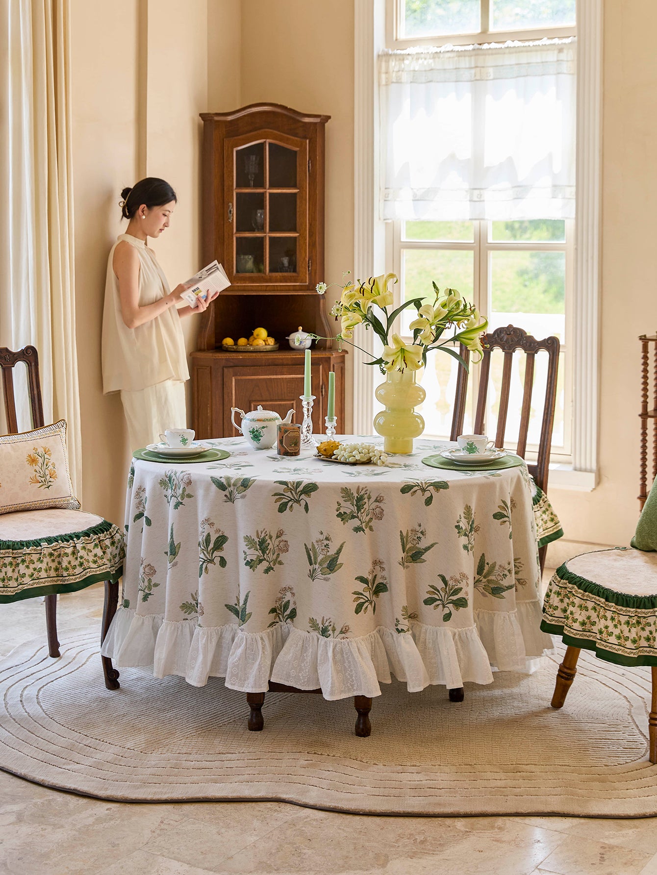 Chinoiserie Green Verse Pattern Round Ruffle Tablecloth