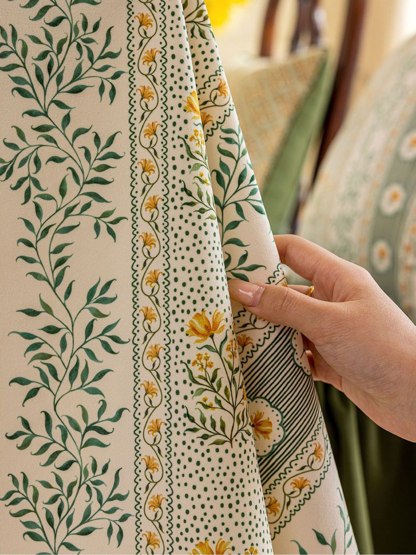 Chinoiserie Green Meadow Song Floral Pattern Tablecloth