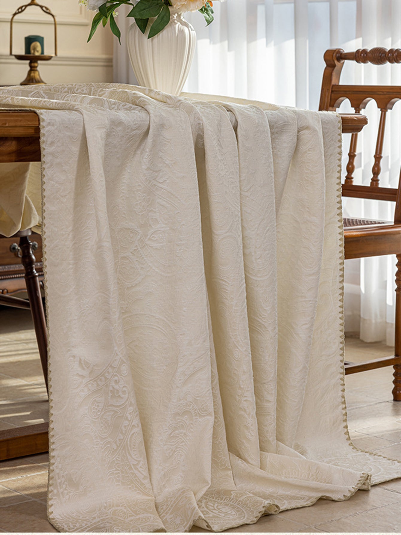 LaLuna Home Paisley Jacquard Tablecloth