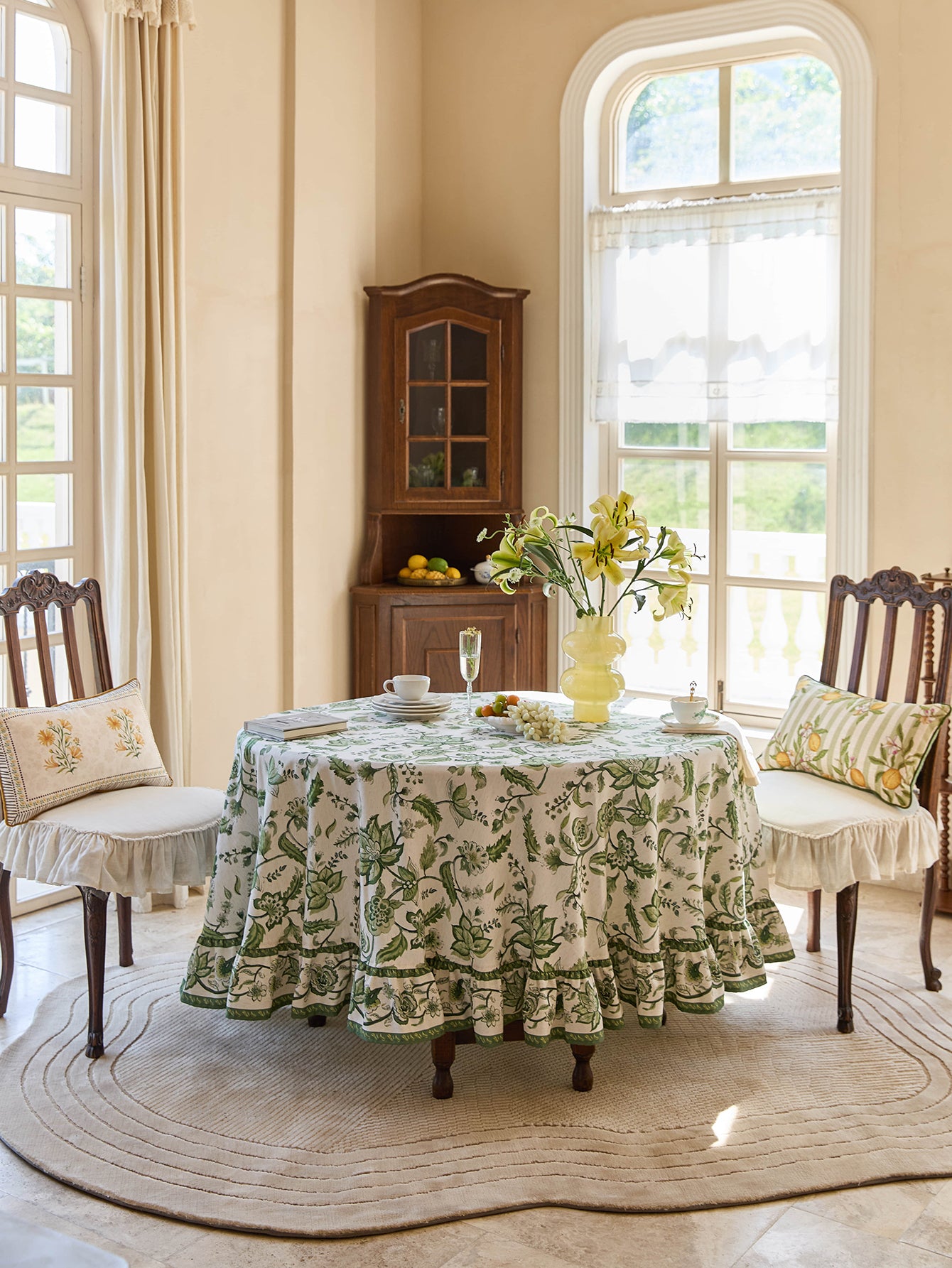 Chinoiserie Green Ruffle Spring Vines Pattern Round Tablecloth