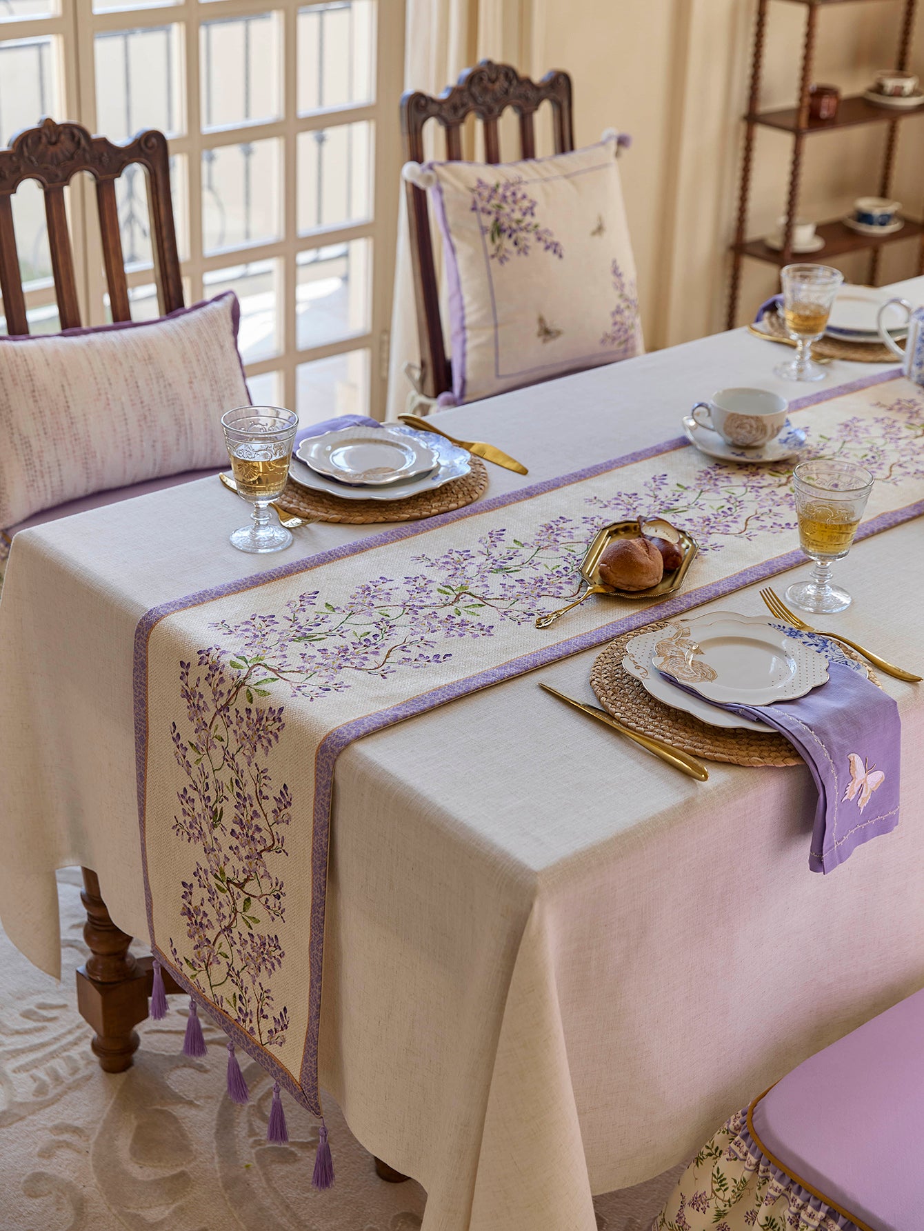 Chinoiserie Purple Wisteria Floral Pattern Table Runner