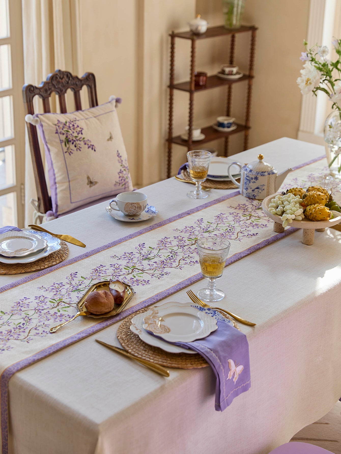 Chinoiserie Purple Wisteria Floral Pattern Table Runner