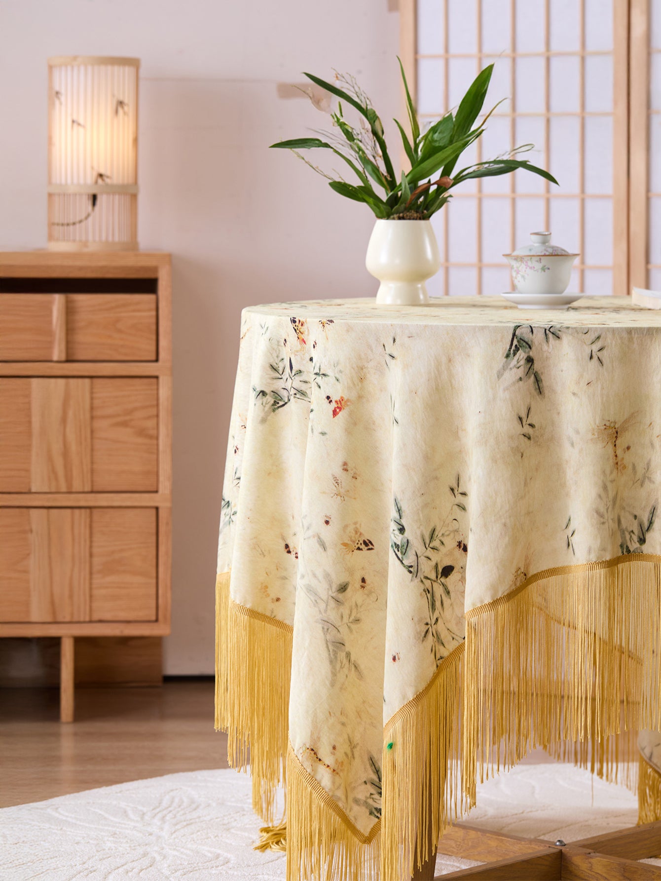 Chinoiserie Summer Courtyard Tablecloth with Tassel Trim