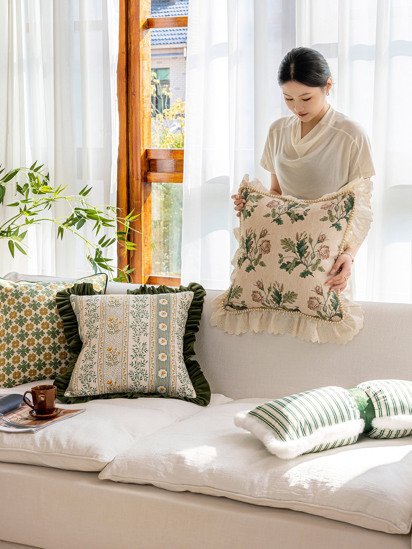 Chinoiserie Green Meadow Song Floral Pattern Throw Pillow