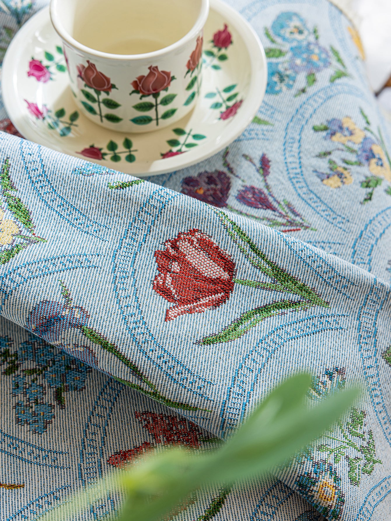 LaLuna Home Round Thousand Blooms Jacquard Tablecloth with Tassels - Blue