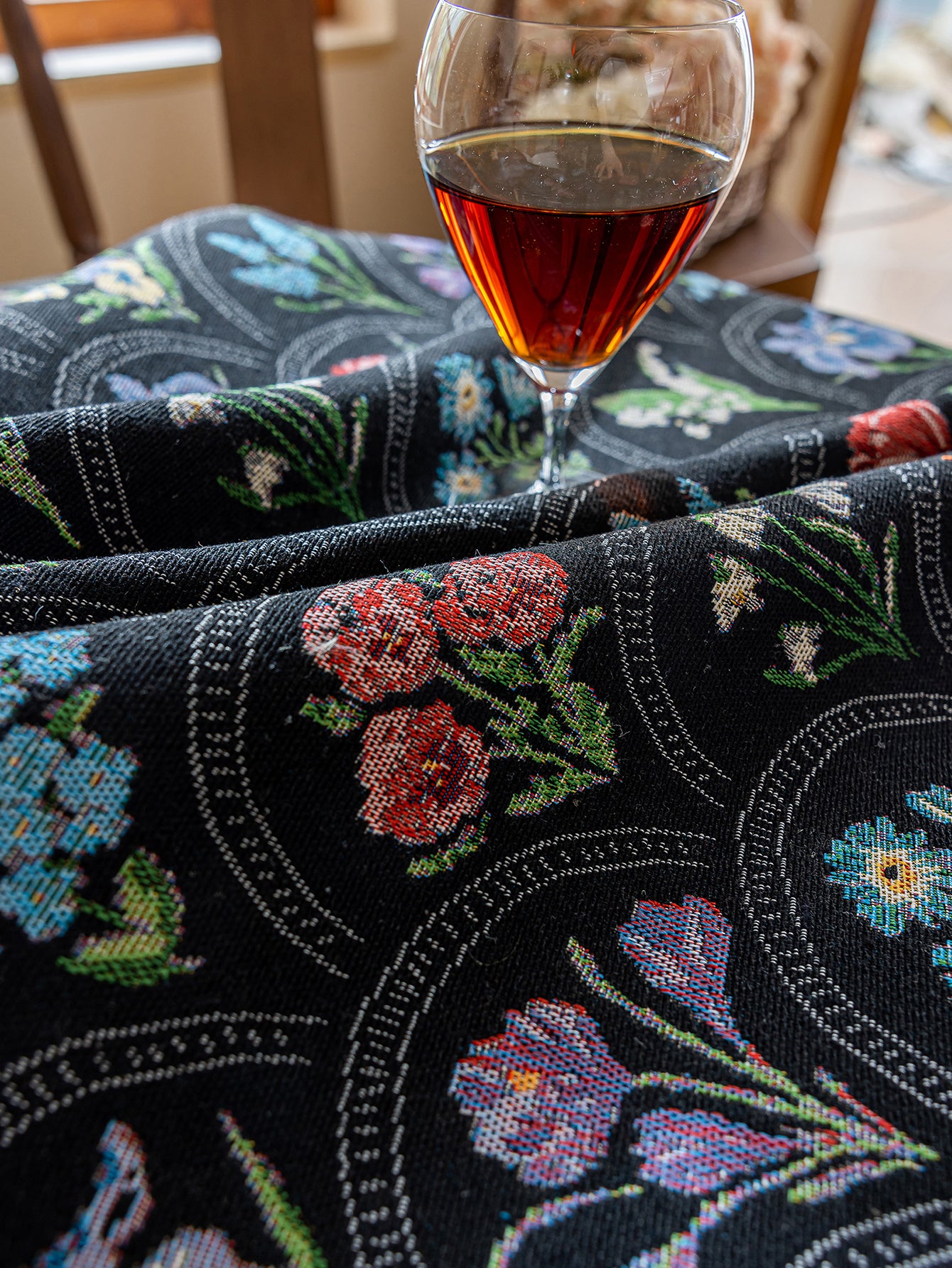 LaLuna Home Round Thousand Blooms Jacquard Tablecloth with Tassels - Black
