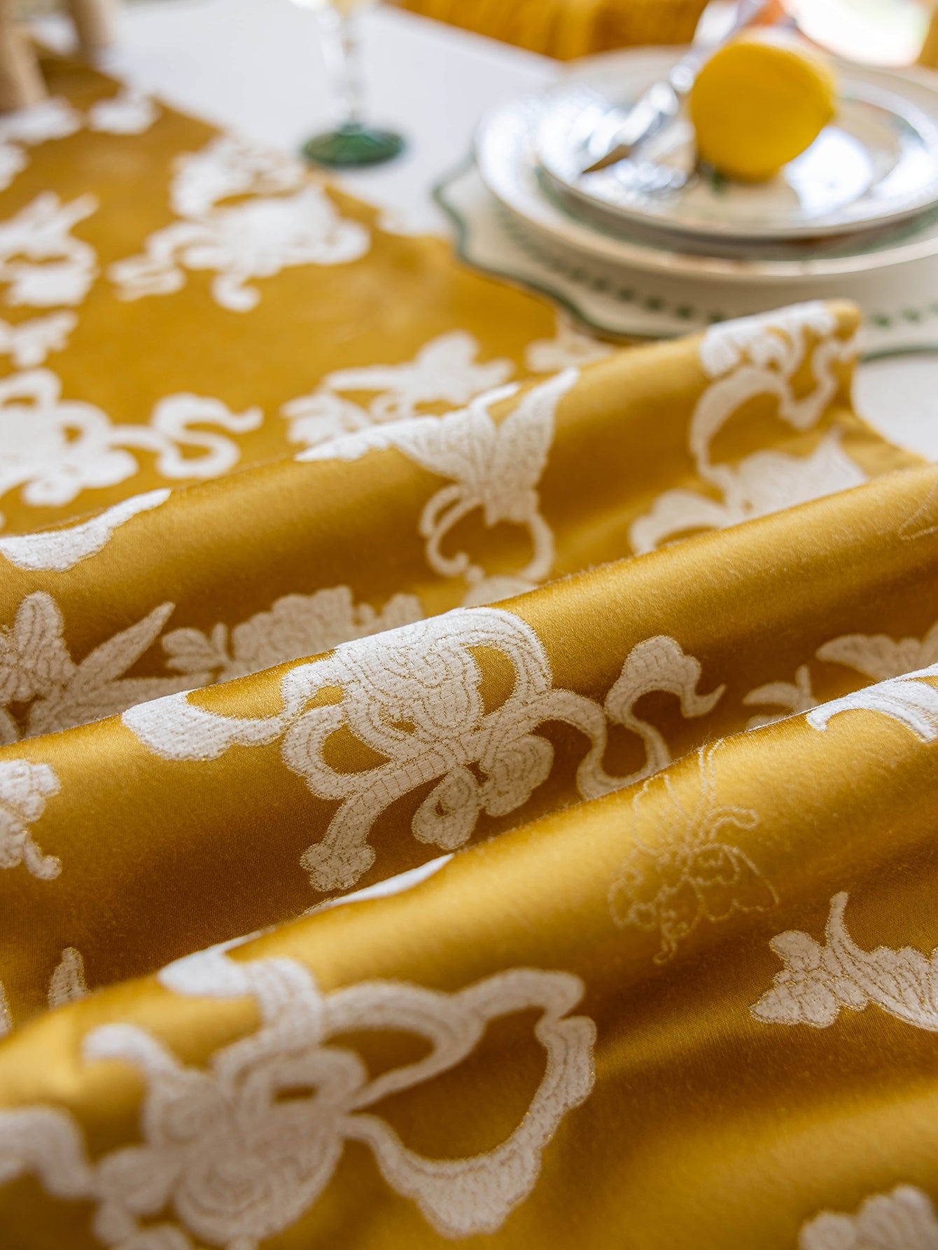 Chinoiserie  Fulu Mantang  Golden Jacquard Table Runner
