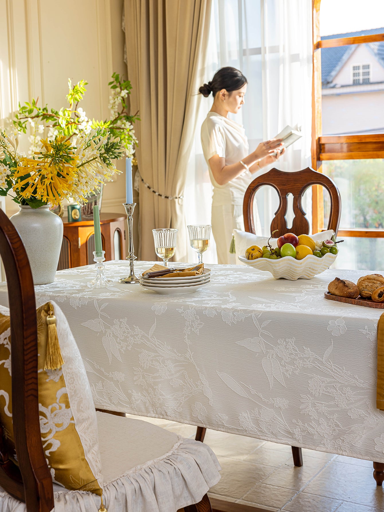 Chinoiserie  Magnolia Bloom Jacquard Tablecloth with Tassels