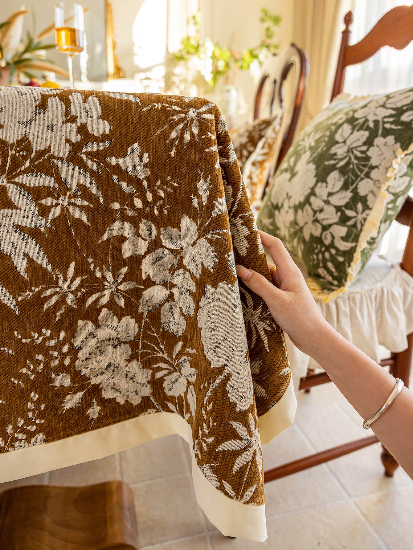 Chinoiserie Vintage Brown Rose Dream Jacquard Tablecloth
