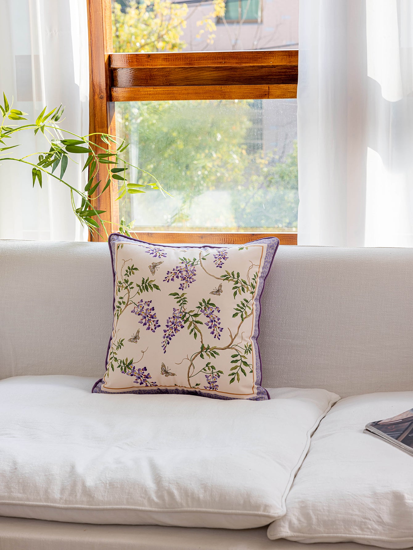 Chinoiserie Purple Wisteria Floral Pattern Throw Pillow