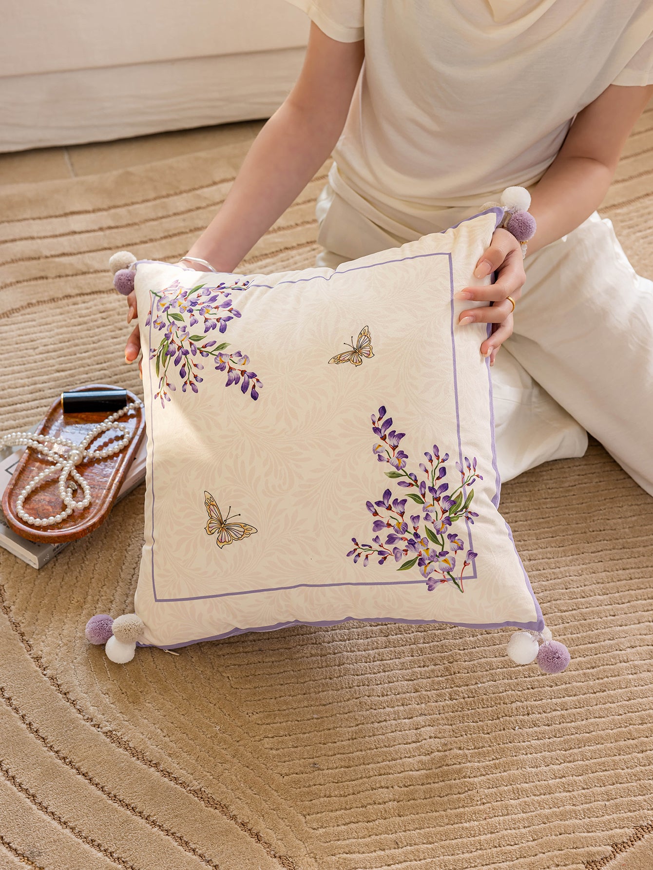 Chinoiserie Purple Wisteria Floral Pattern Throw Pillow with Tassels