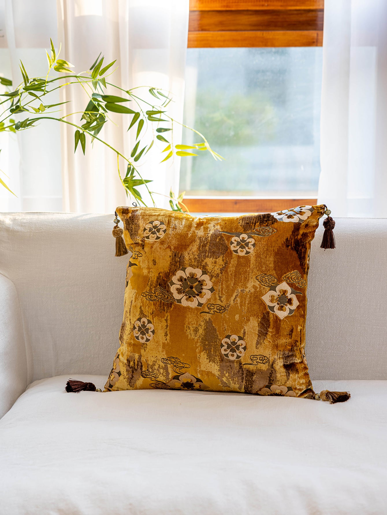 Chinoiserie Gilding Moonlight Elegance Throw Pillow with Tassels