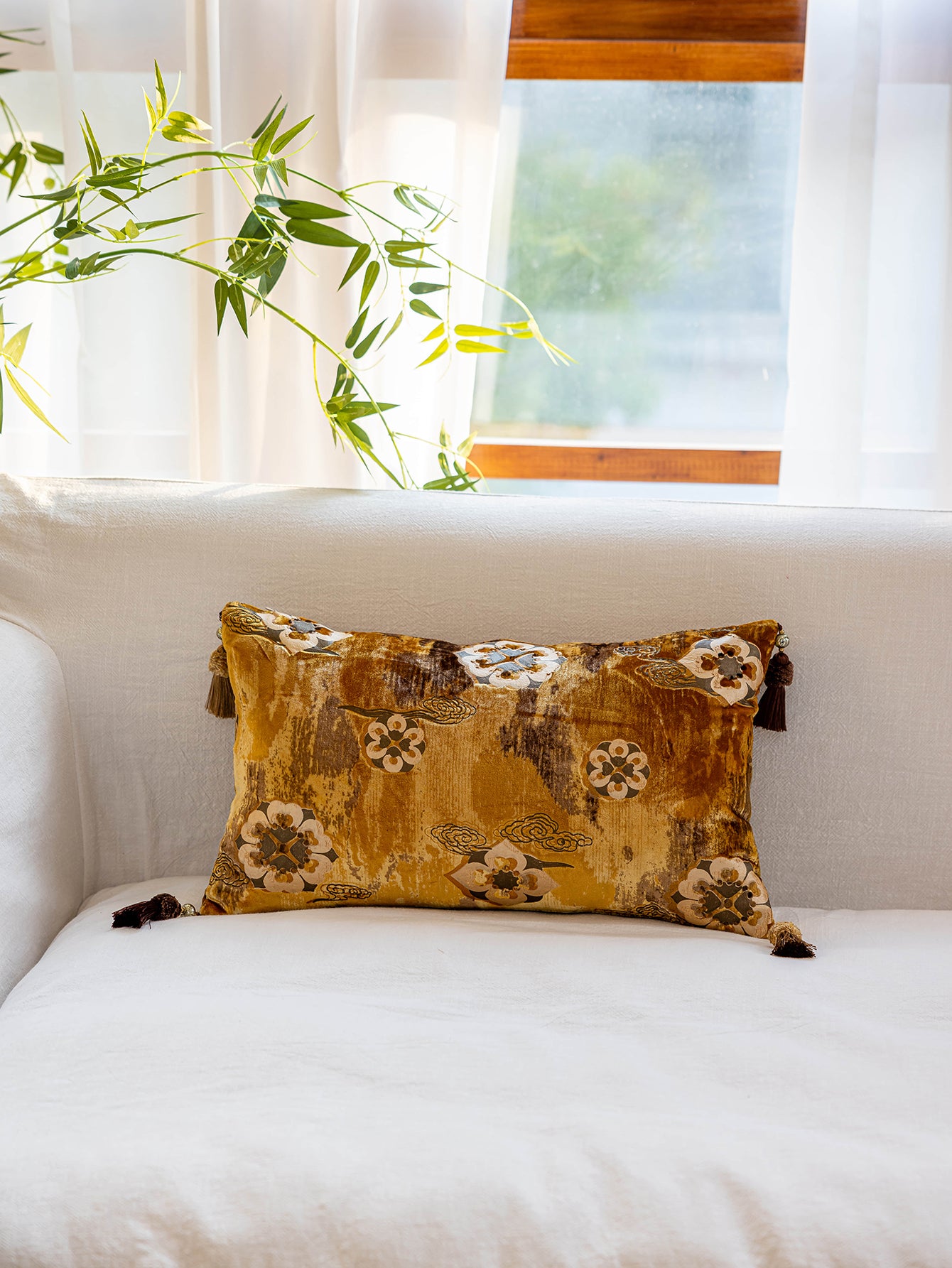 Chinoiserie Gilding Moonlight Elegance Throw Pillow with Tassels