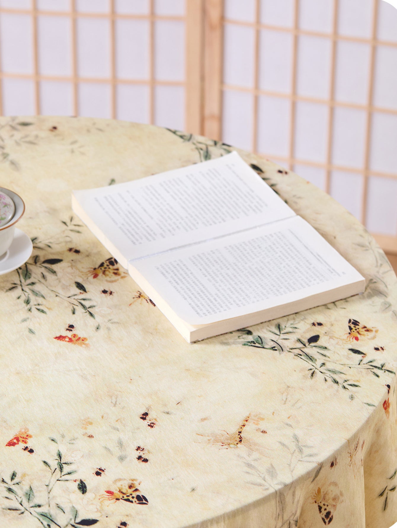 Chinoiserie Summer Courtyard Tablecloth with Tassel Trim