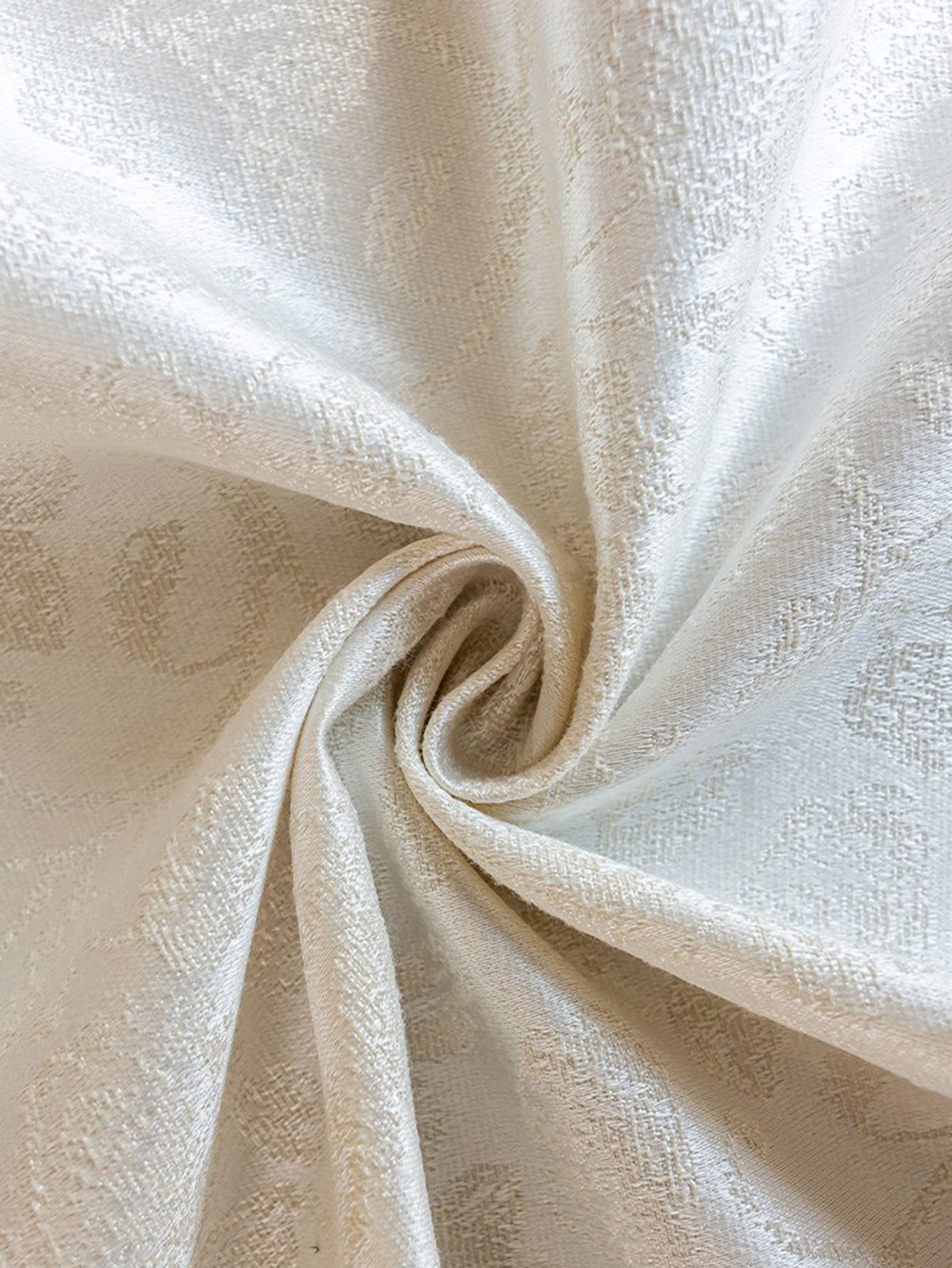 LaLuna Home Seine Gleam Jacquard Tablecloth with Shell Trim