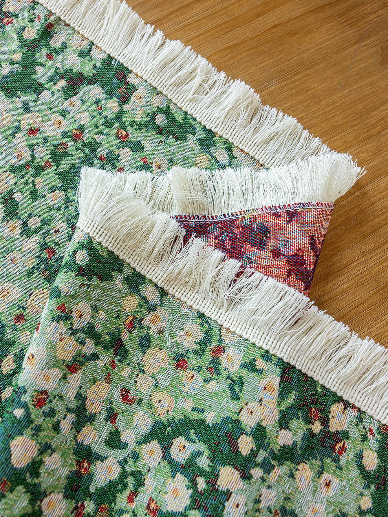 LaLuna Home Green Meadow  Jacquard  Tablecloth with Tassels