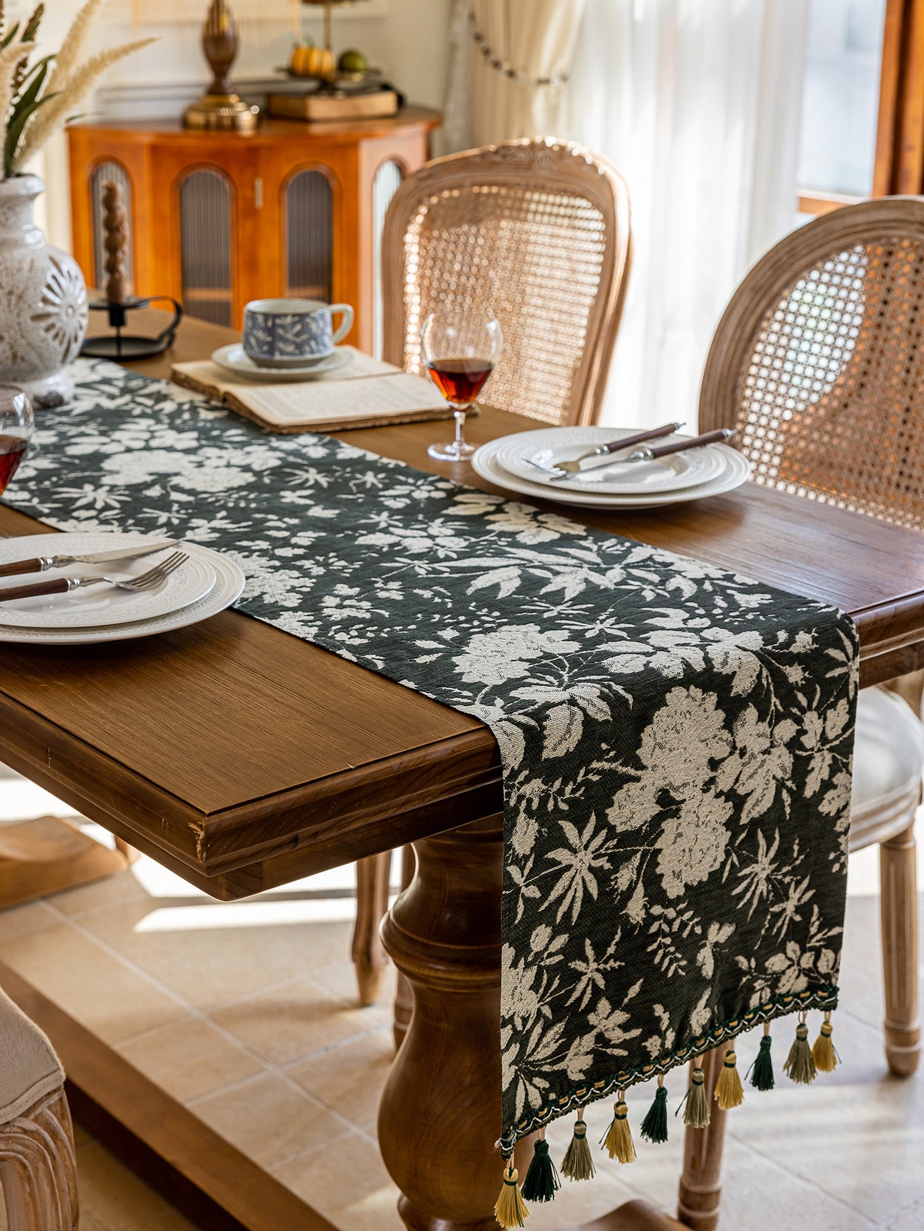 LaLuna Home Full Garden Chenille Jacquard Table Runner - Green