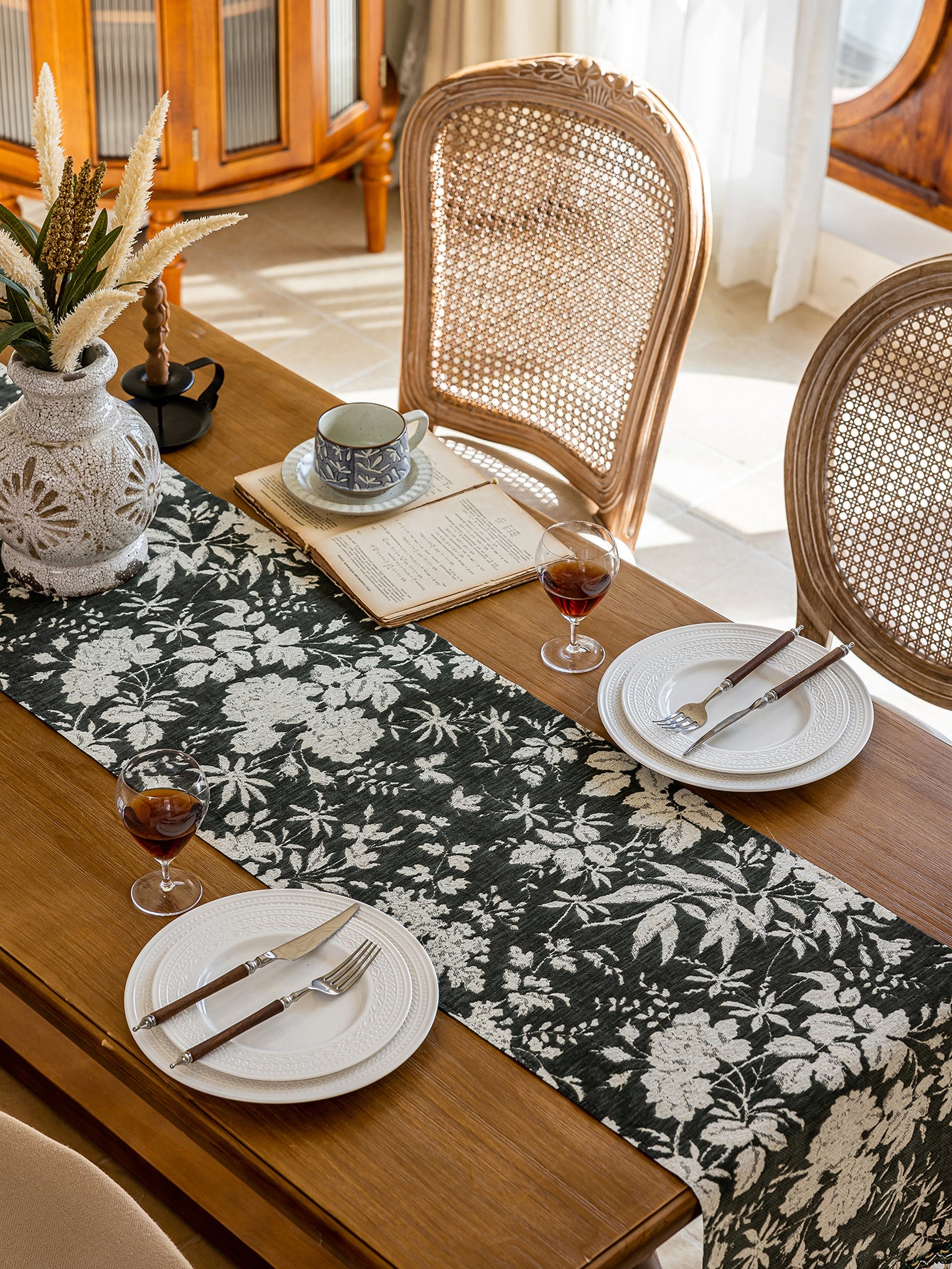 LaLuna Home Full Garden Chenille Jacquard Table Runner - Green