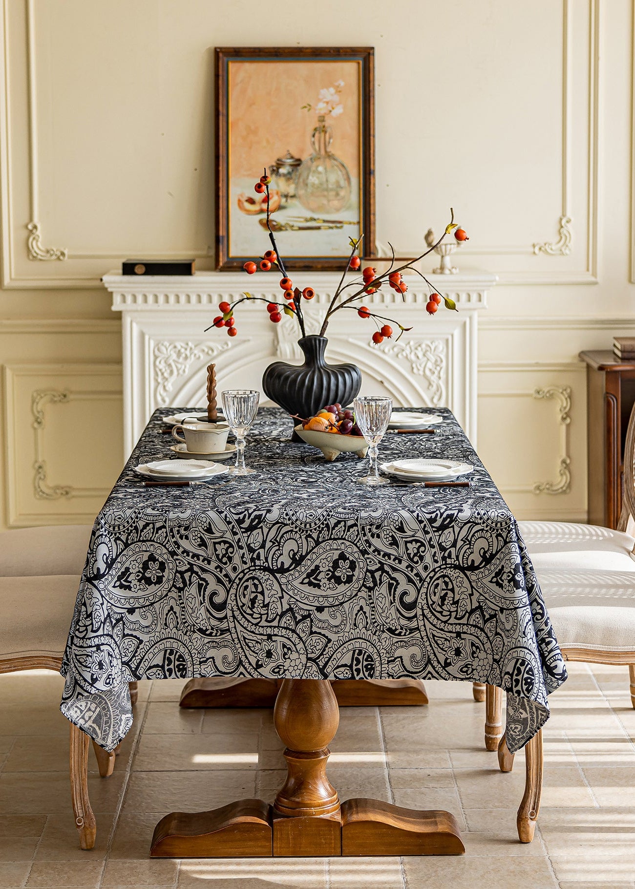LaLuna Home Pearlescent  Jacquard  Tablecloth  - Black