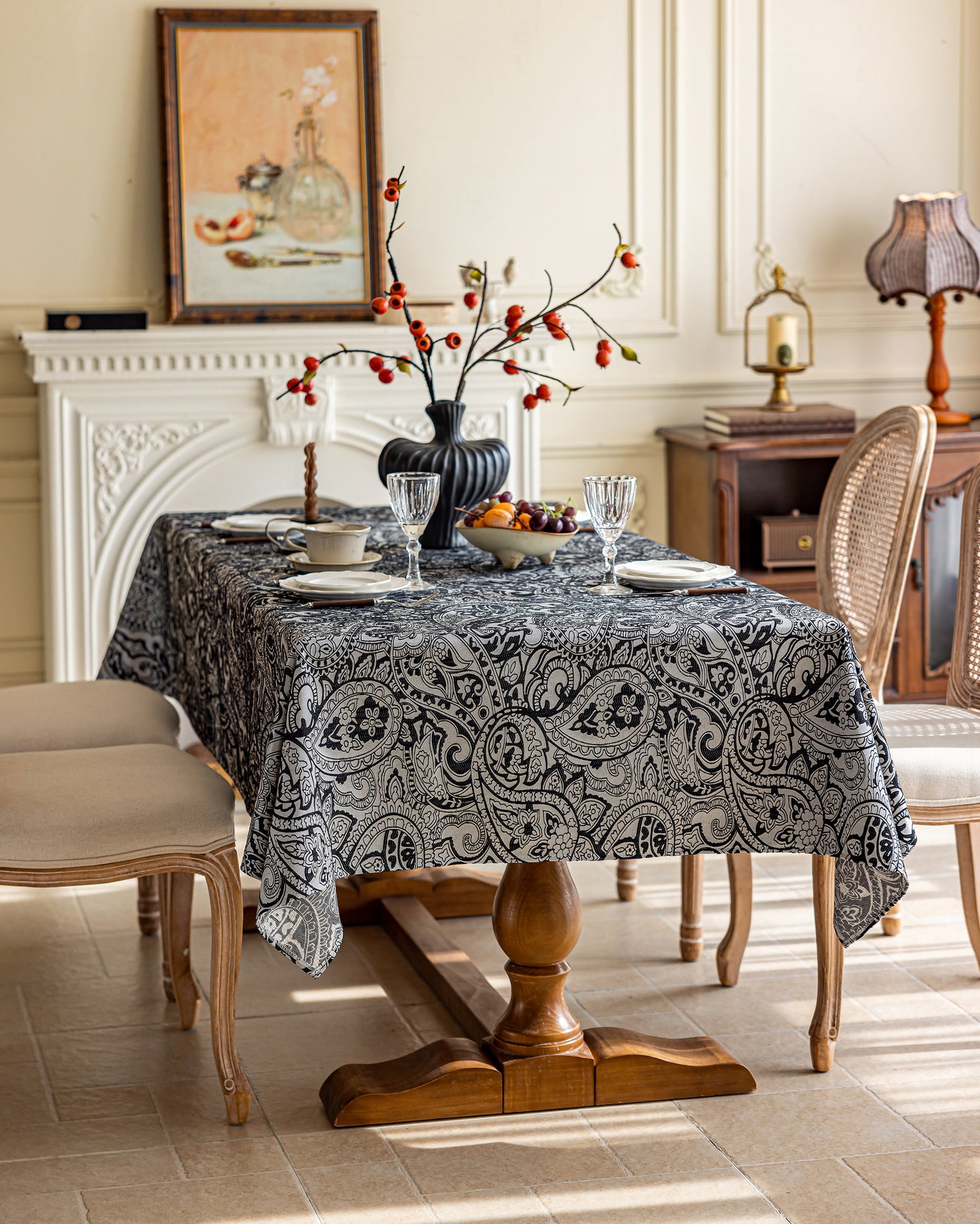 LaLuna Home Pearlescent  Jacquard  Tablecloth  - Black