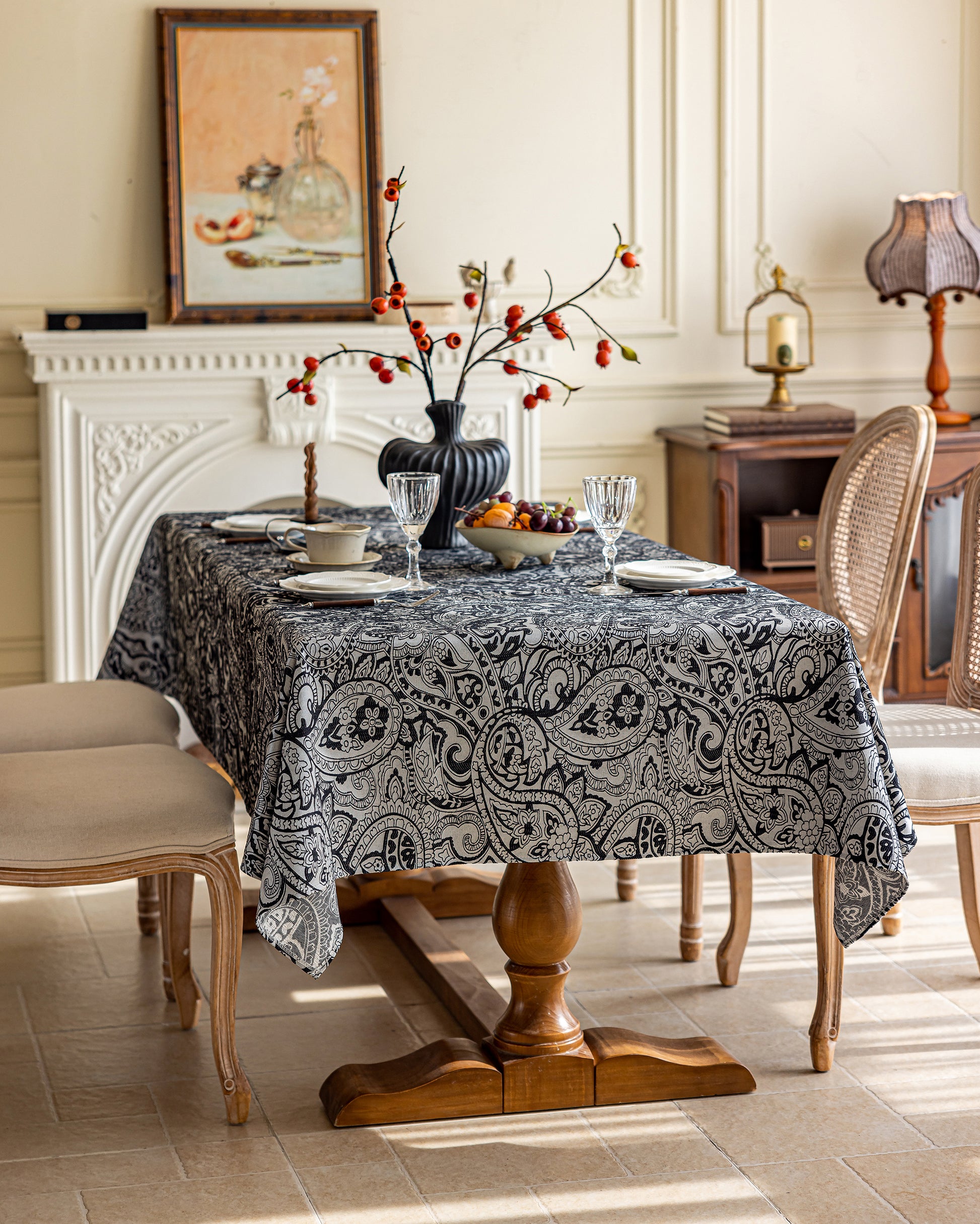 LaLuna Home Pearlescent  Jacquard  Tablecloth  - Black