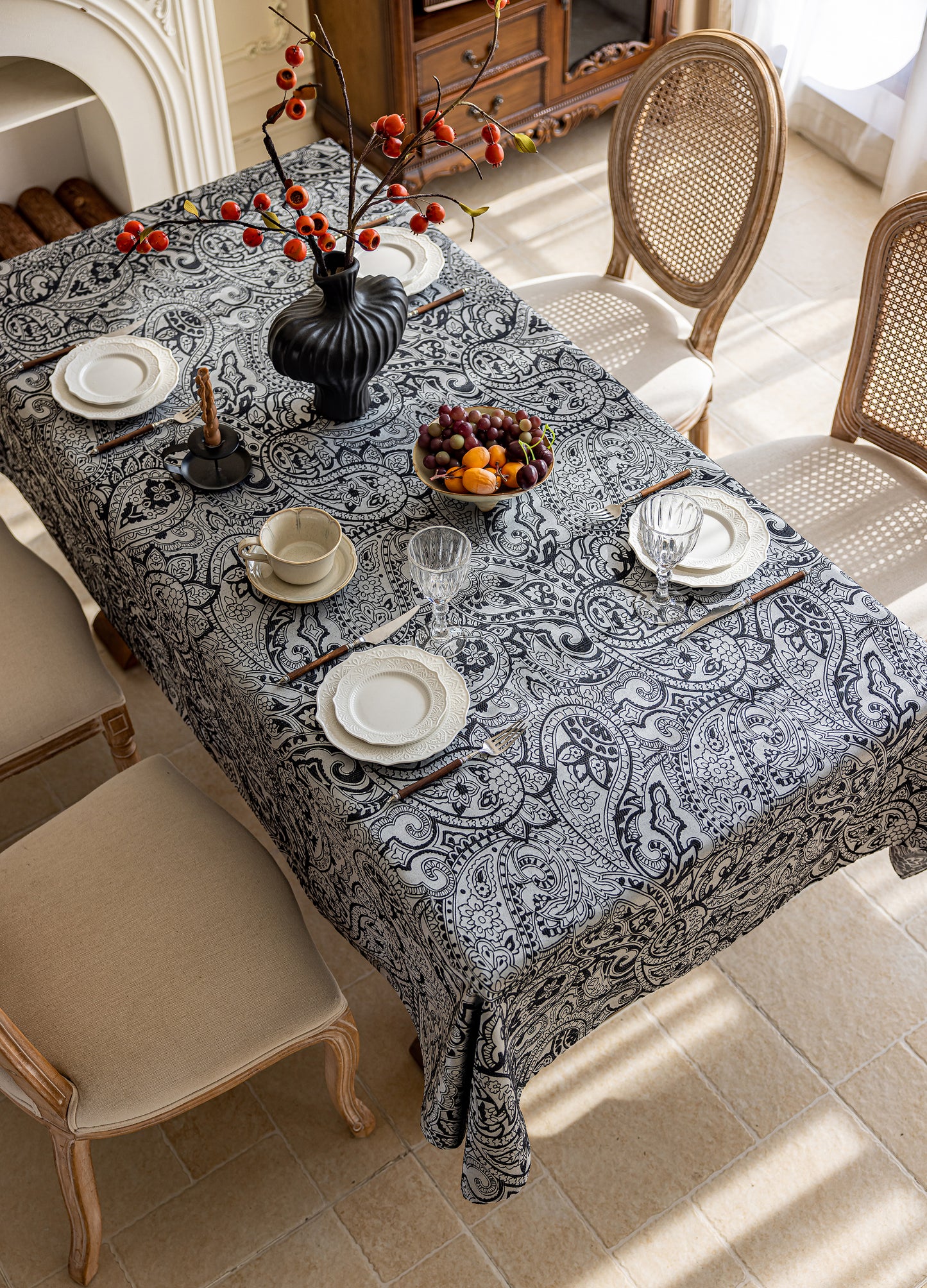 LaLuna Home Pearlescent  Jacquard  Tablecloth  - Black