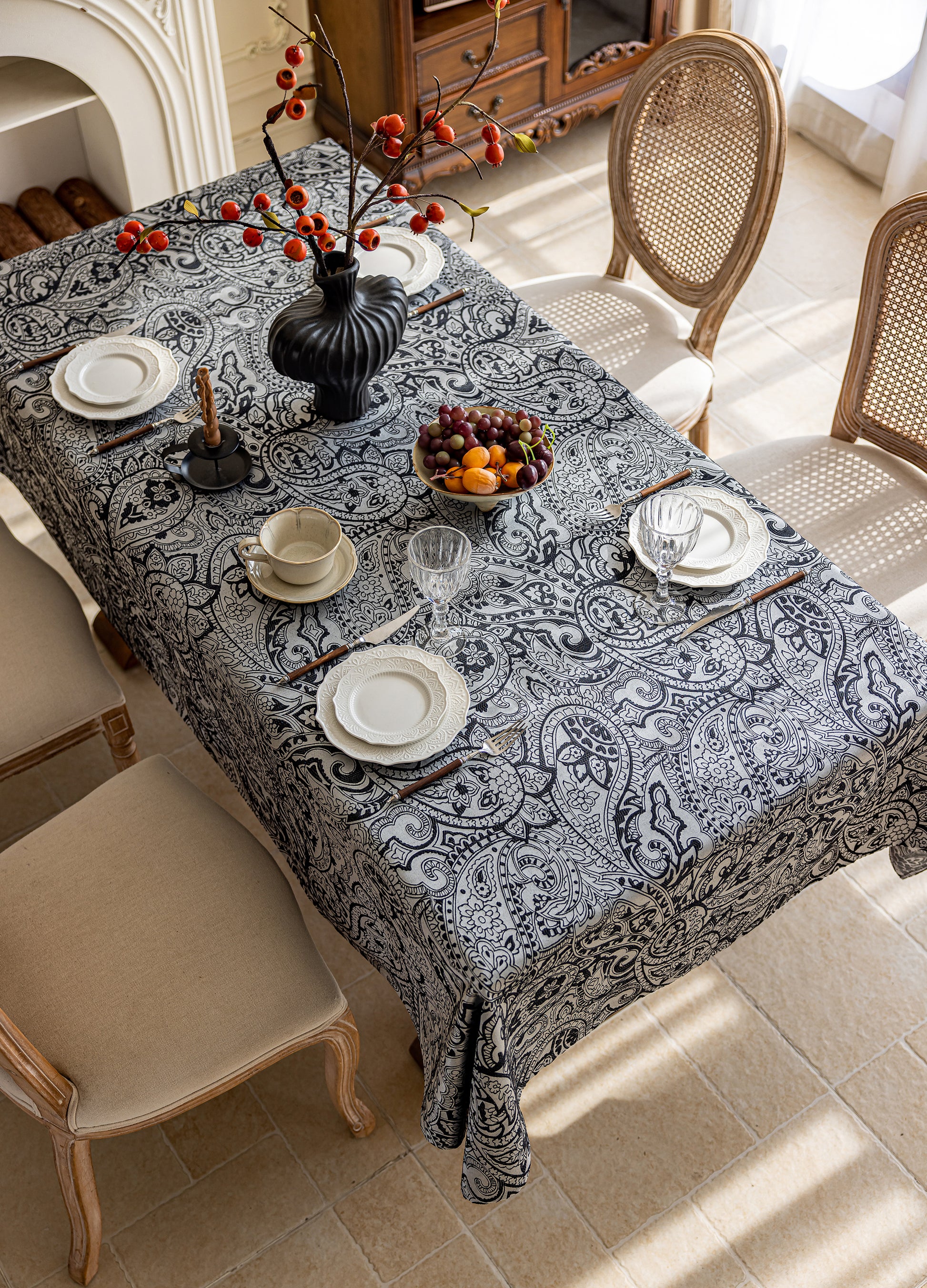 LaLuna Home Pearlescent  Jacquard  Tablecloth  - Black