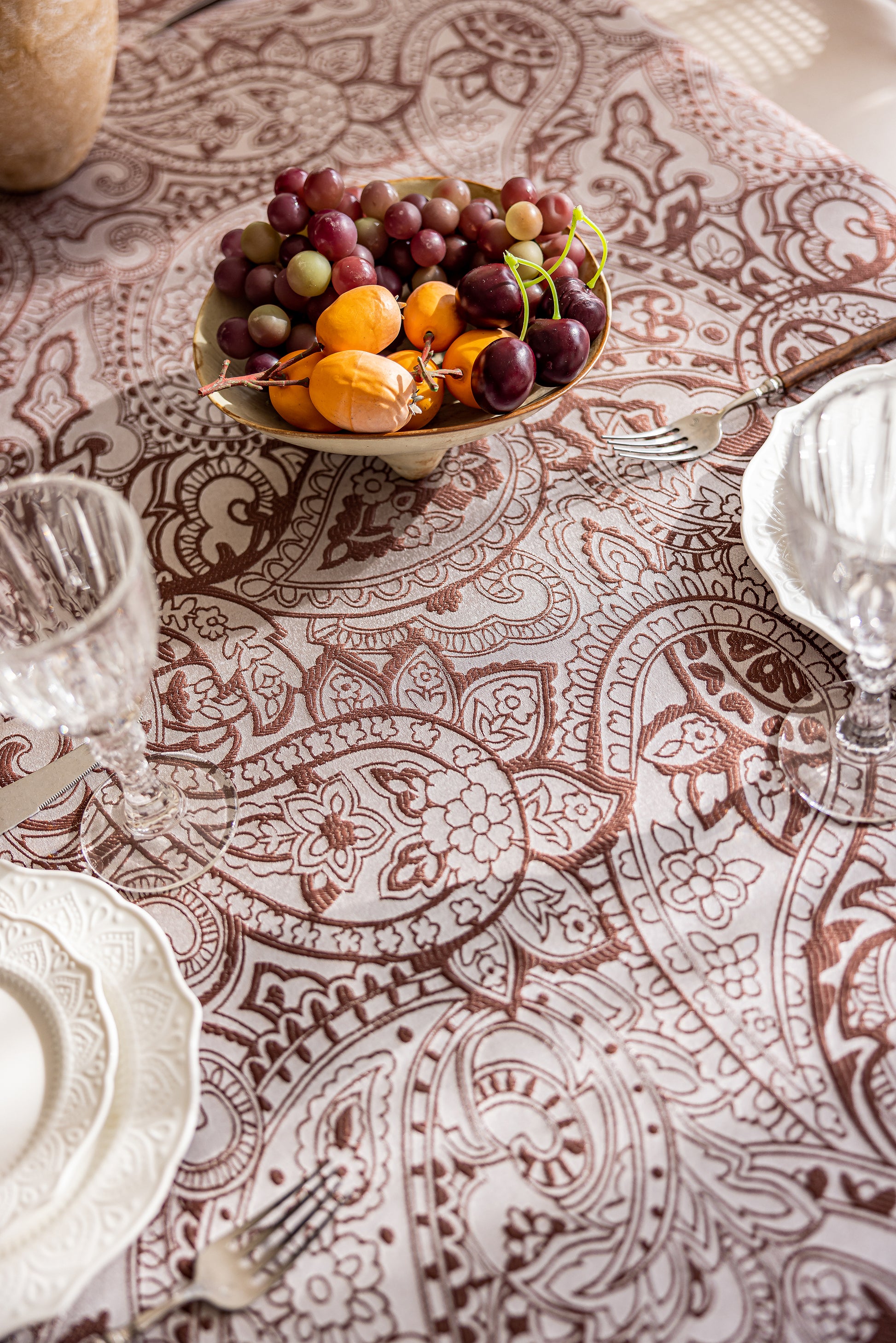 LaLuna Home Pearlescent  Jacquard  Tablecloth  -Coffee