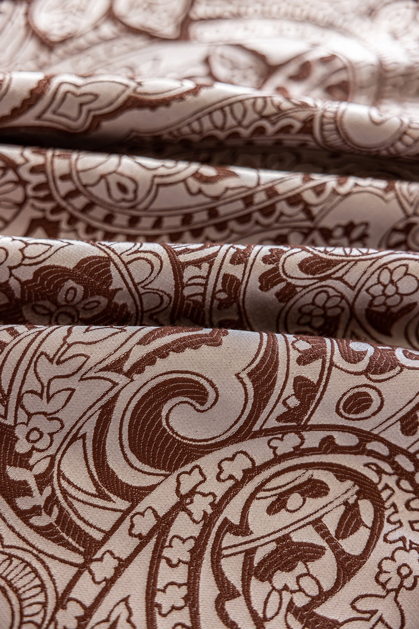 LaLuna Home Pearlescent  Jacquard  Tablecloth  -Coffee
